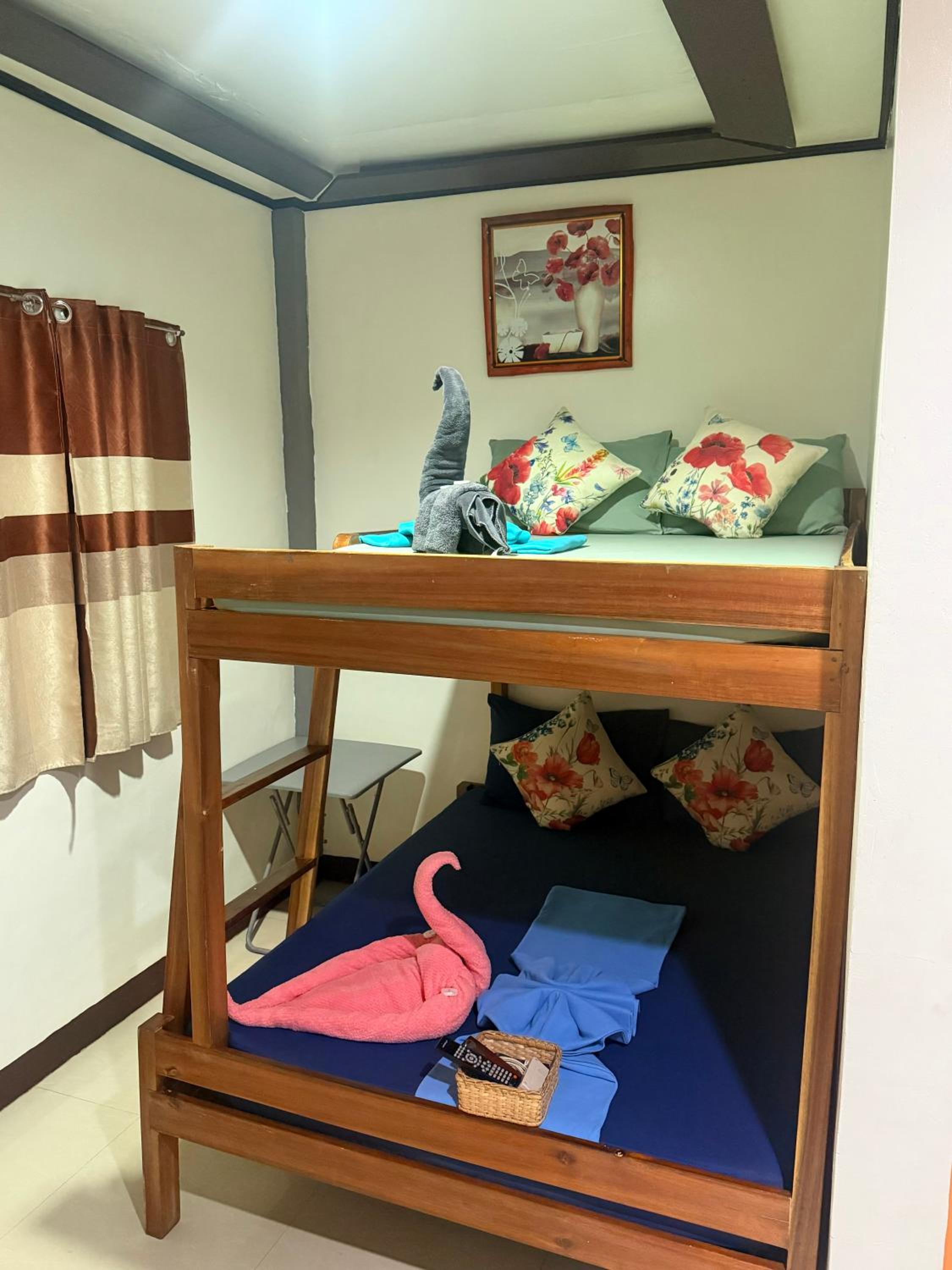 Family Room with Bathroom photo 2