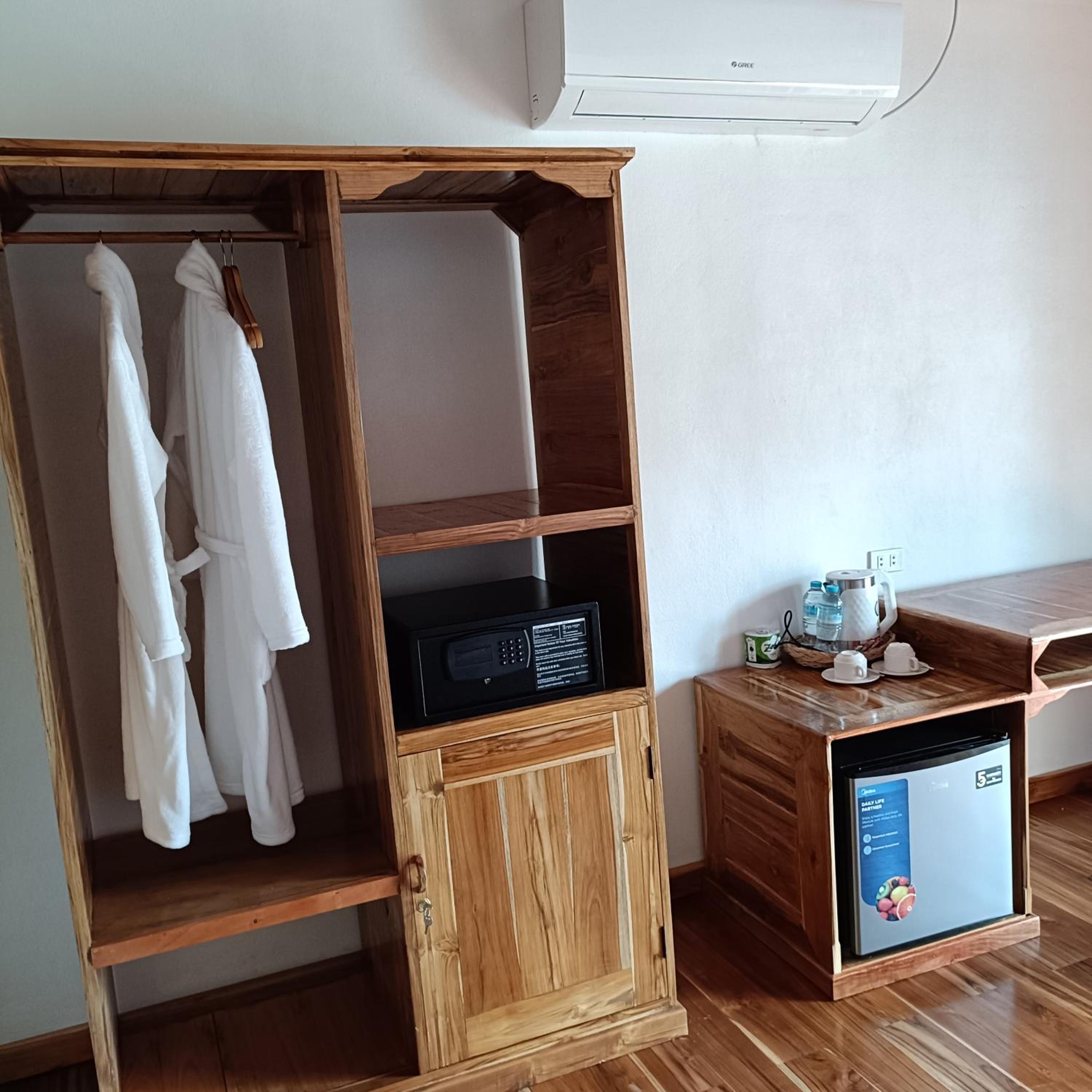 King Room with Lake View photo 2
