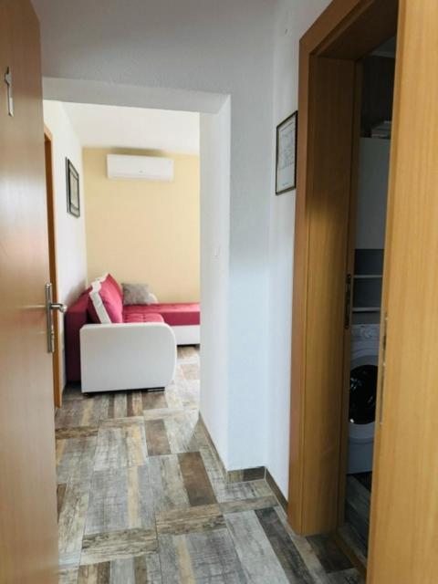 Apartment with Balcony - Photo 21