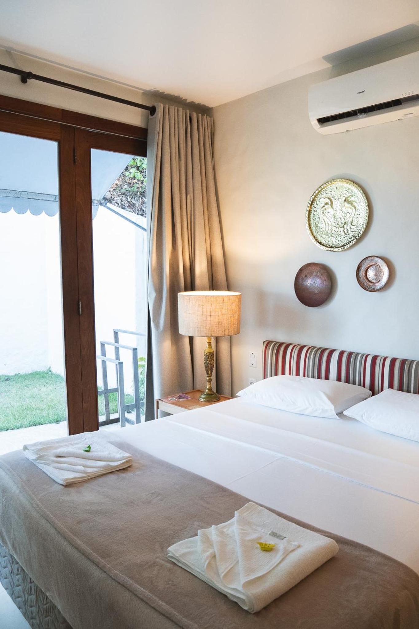 Deluxe Double Room with Side Sea View