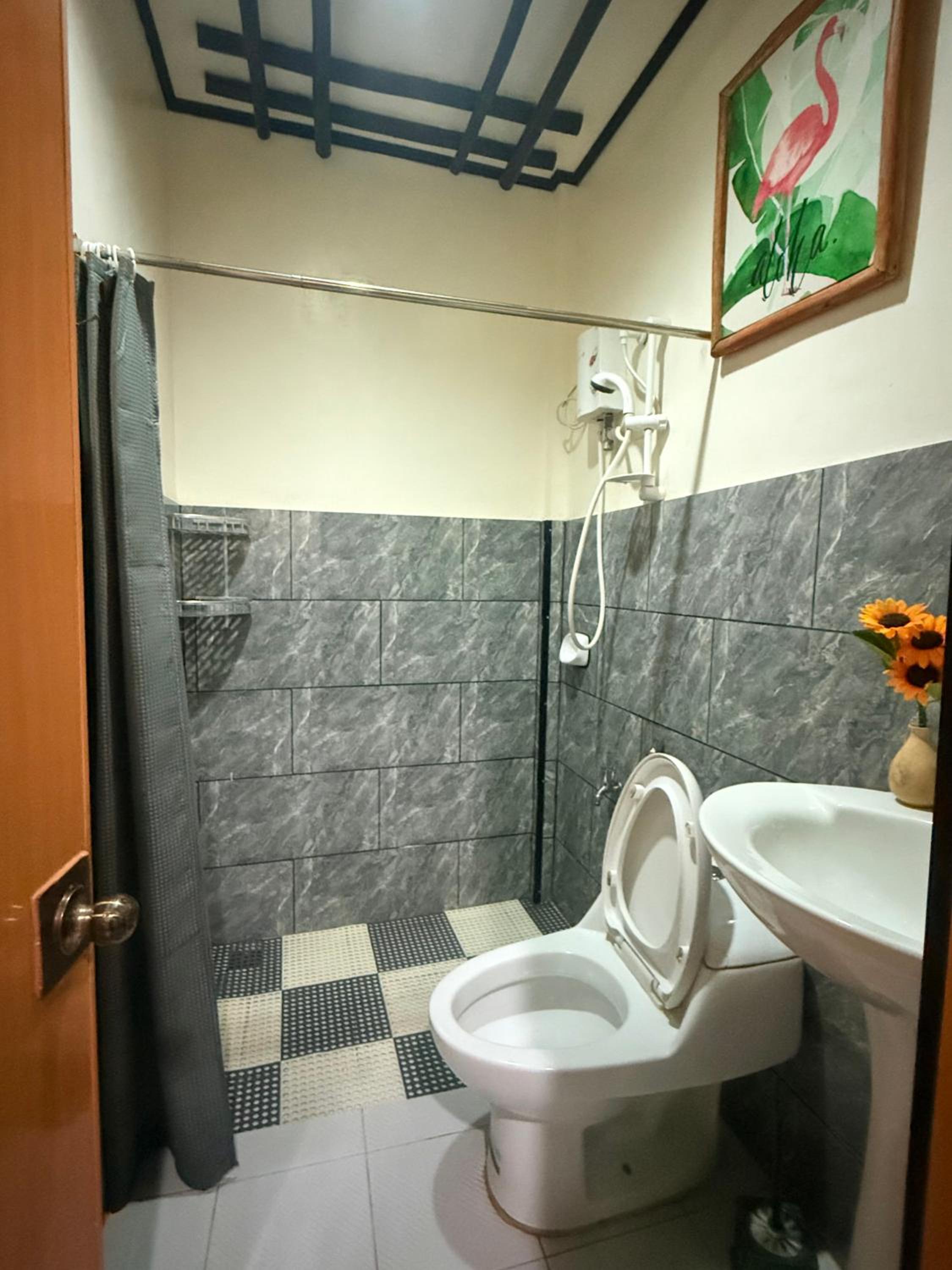 Family Room with Bathroom photo 2