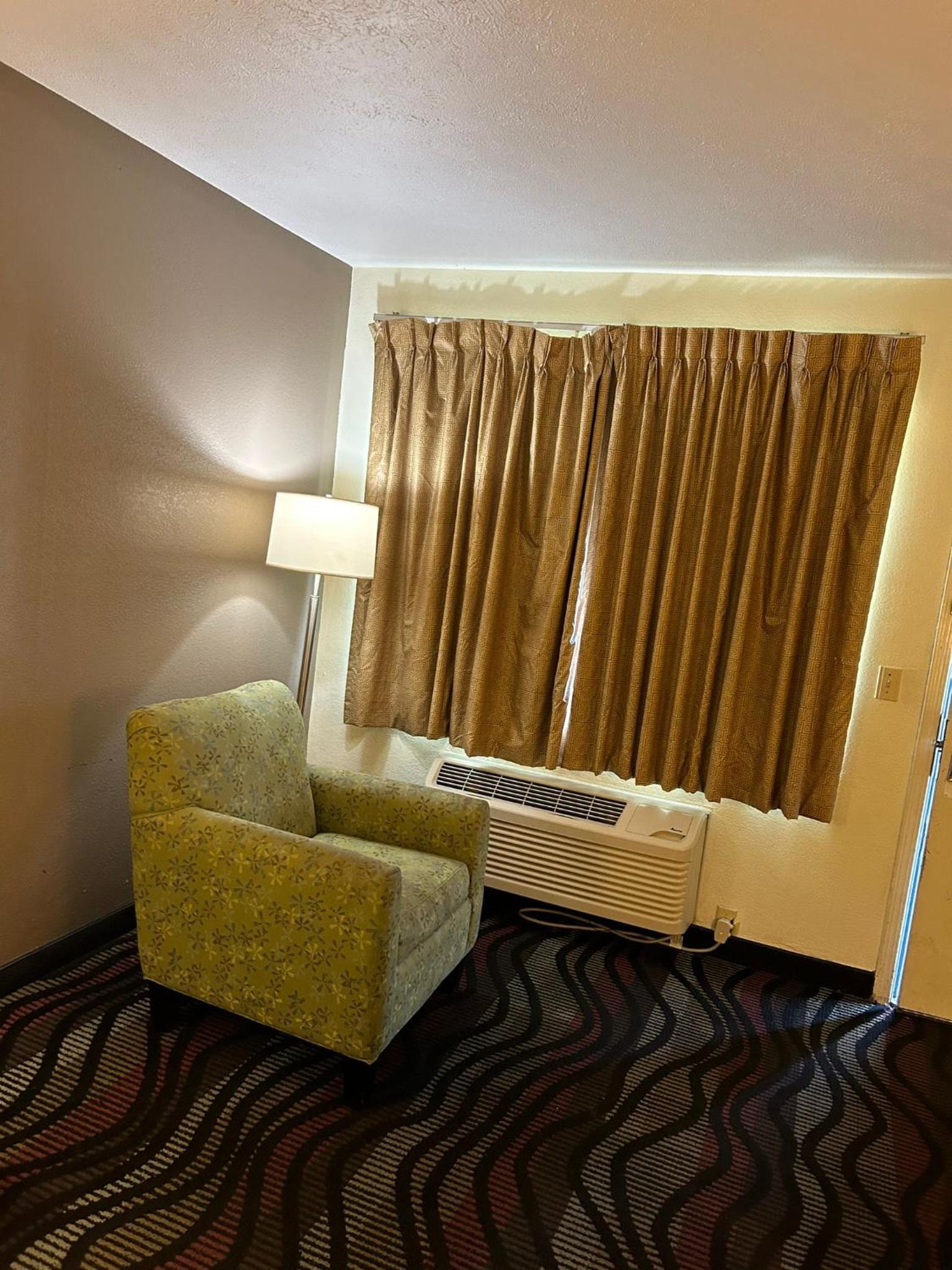 Queen Room with Two Queen Beds - Accessible/Non-Smoking  - Photo 3