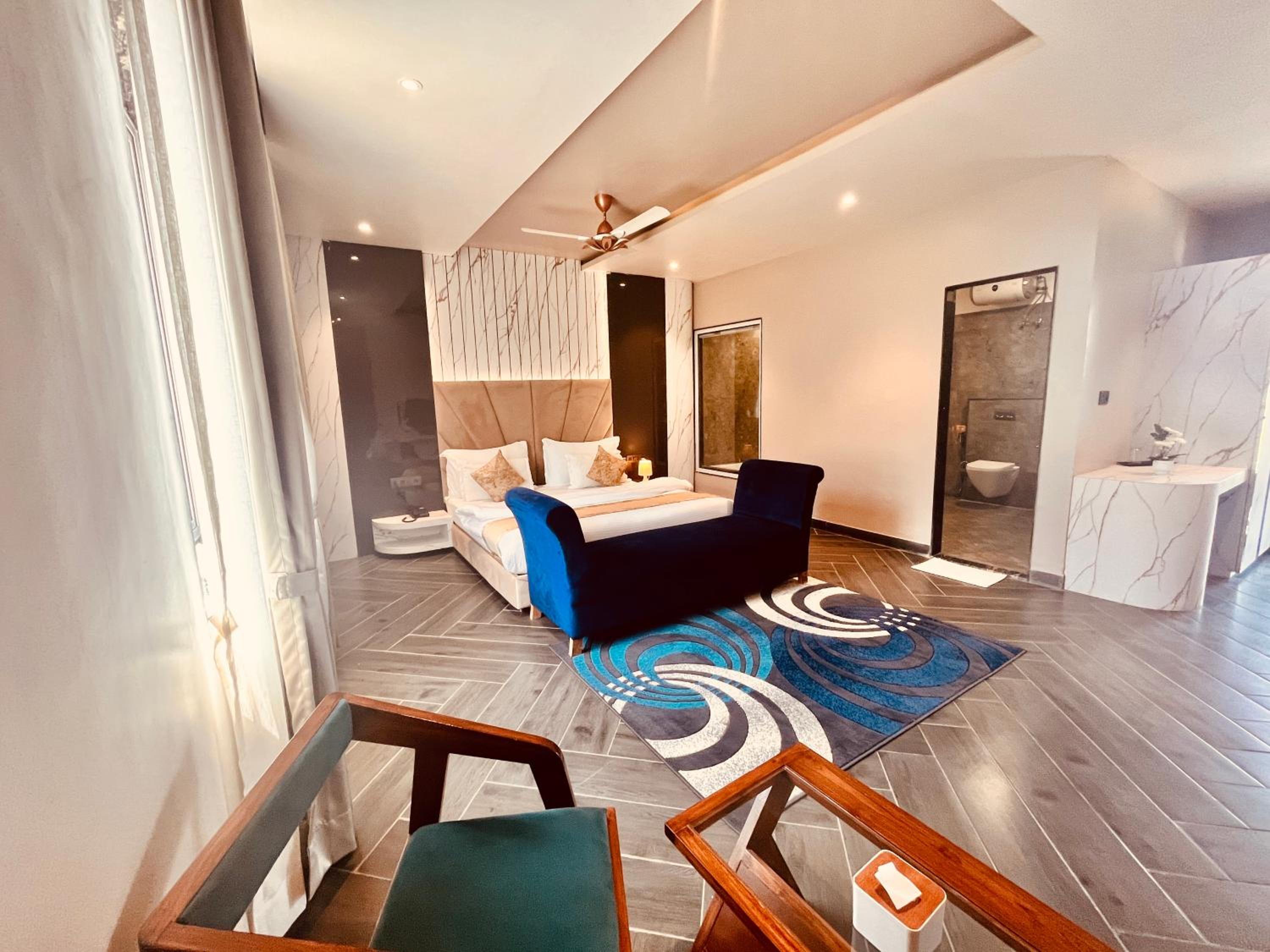 Superior King Room