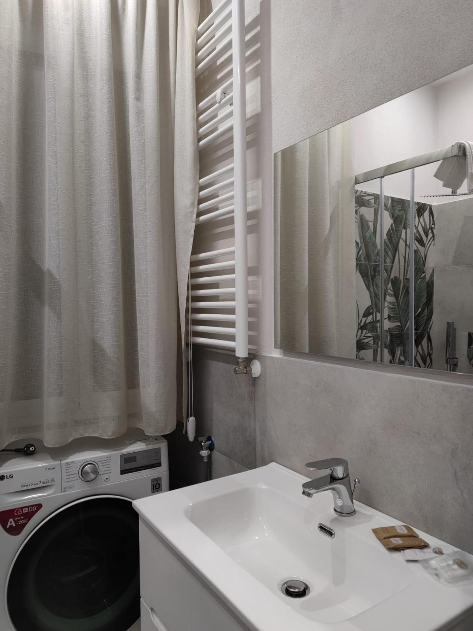 One-Bedroom House - Photo 41