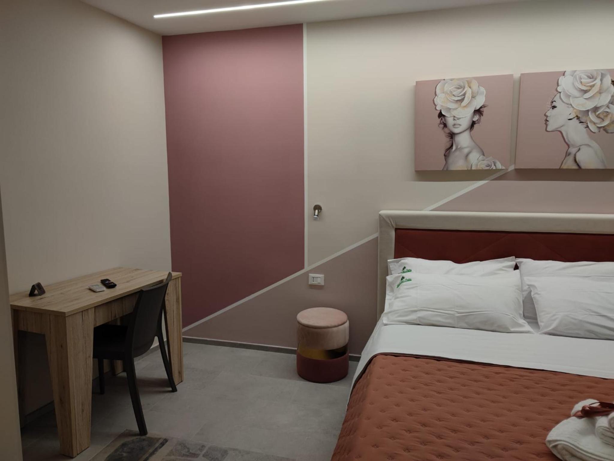 One-Bedroom House - Photo 40