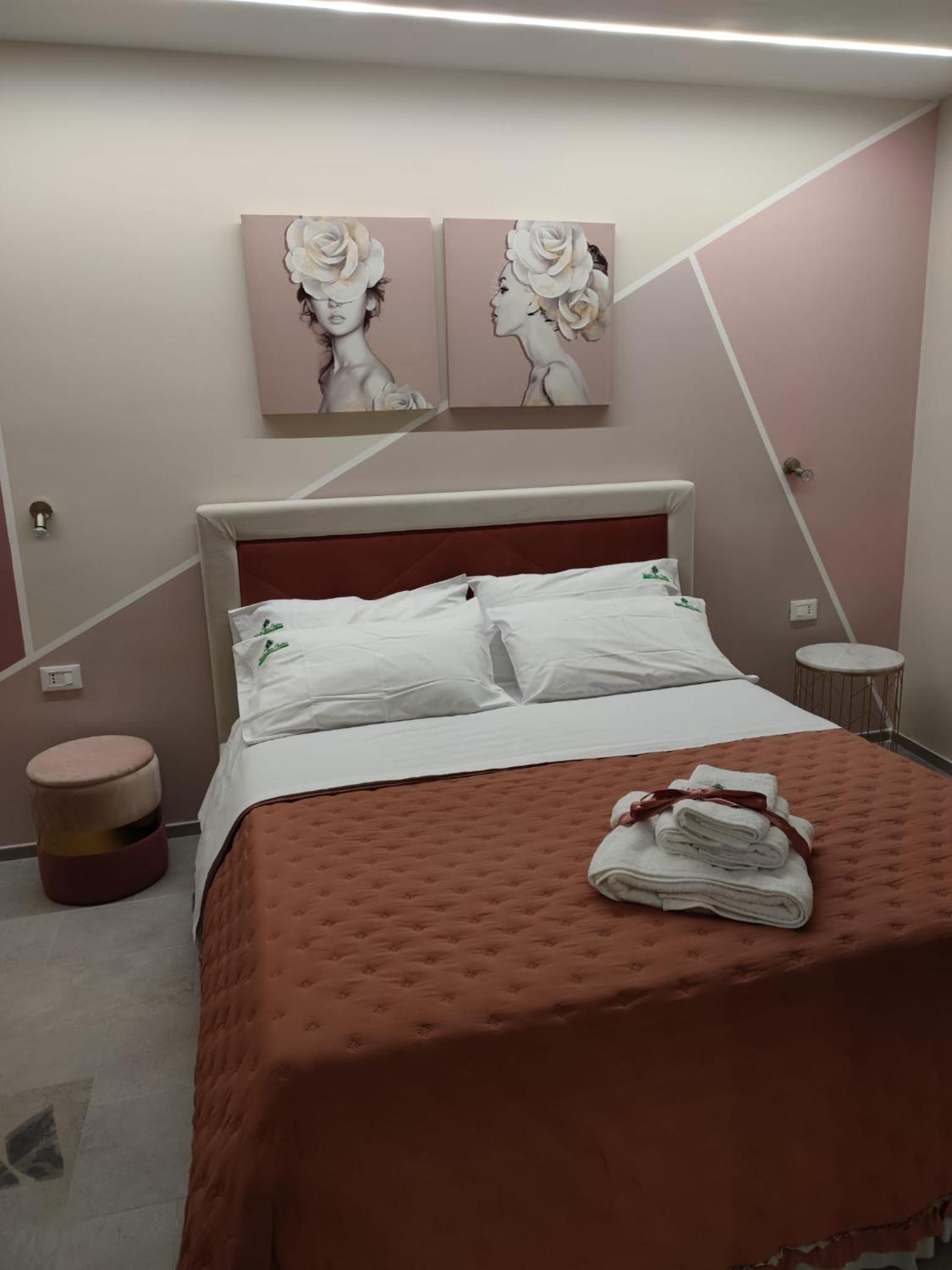 One-Bedroom House - Photo 37