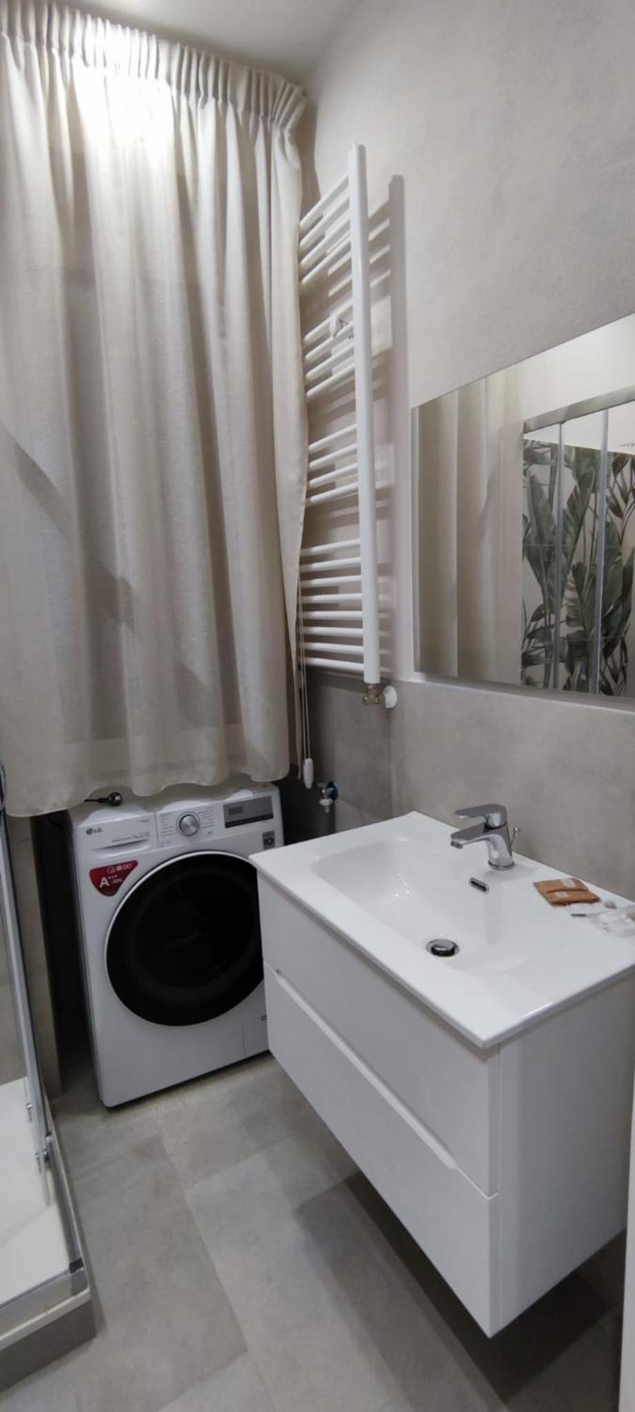 One-Bedroom House - Photo 32