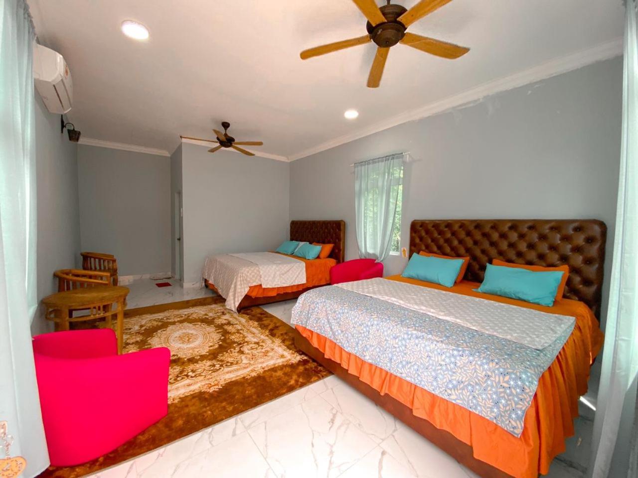 Superior Family Room photo 3