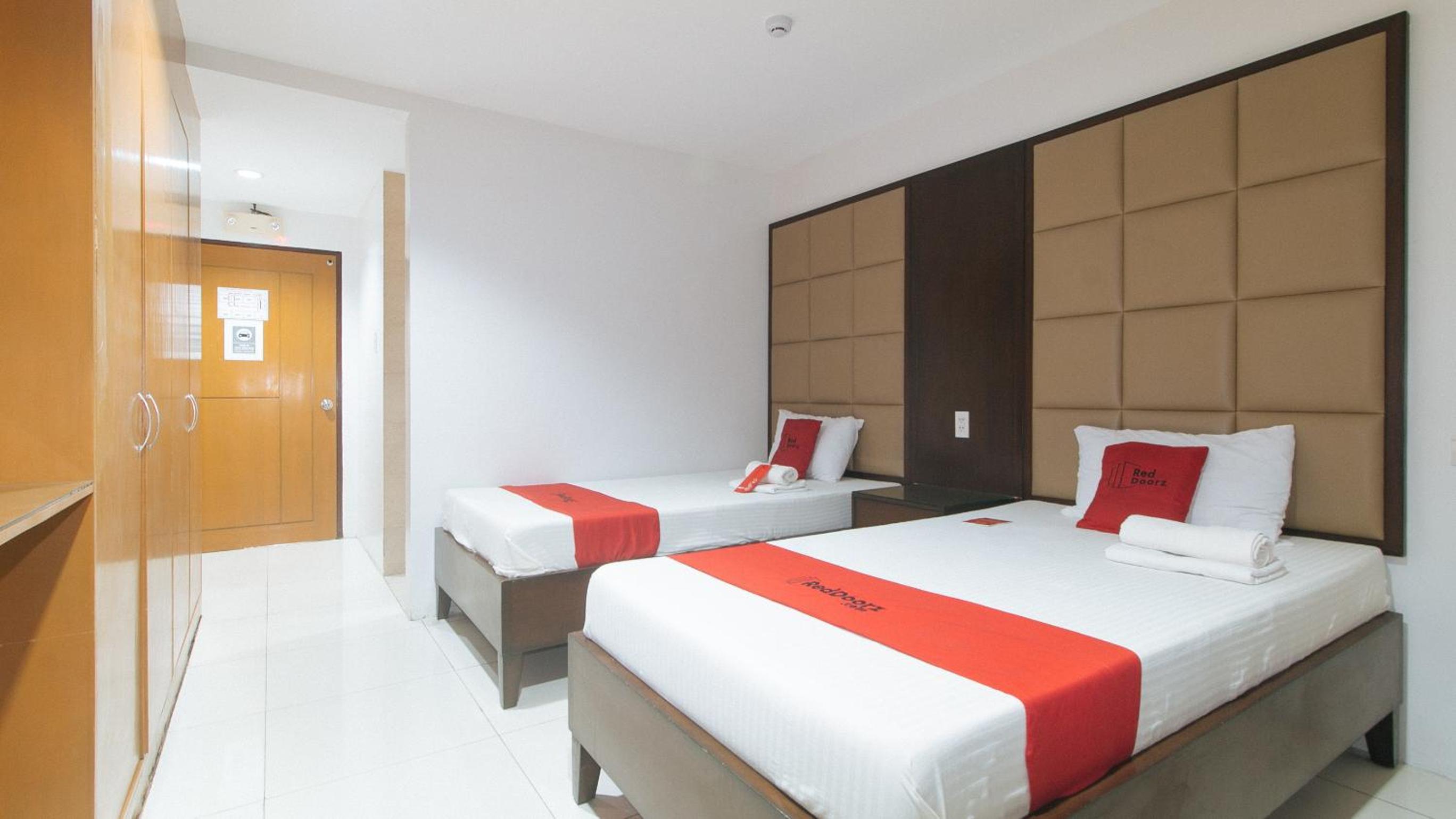 Twin Room - Photo 2