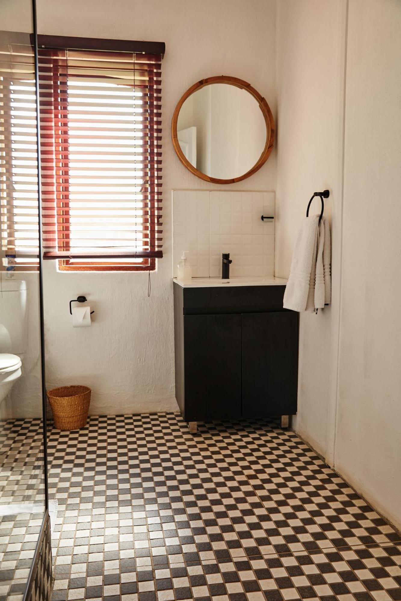 The Farmhouse - Photo 2