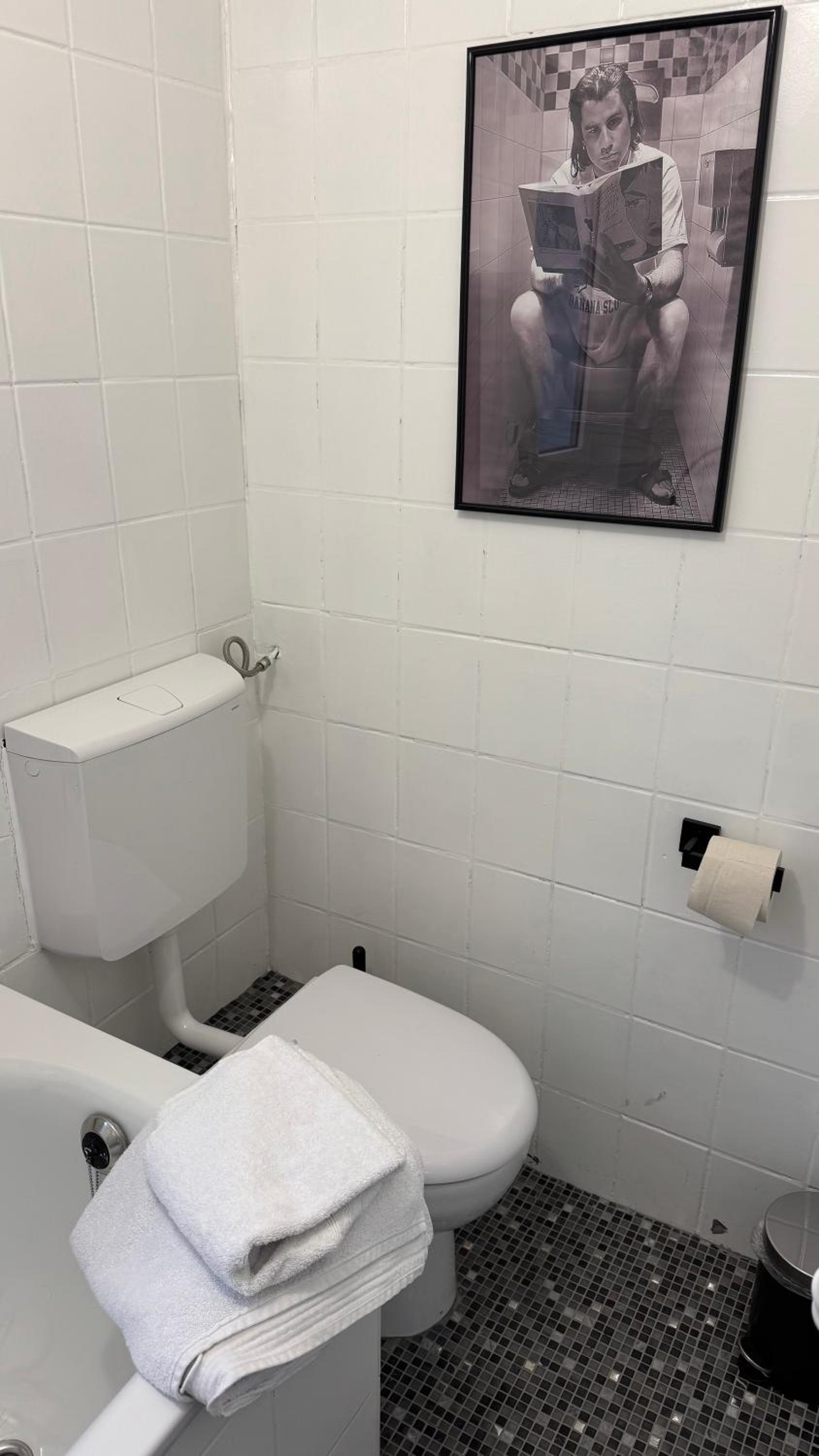One-Bedroom Apartment photo 3