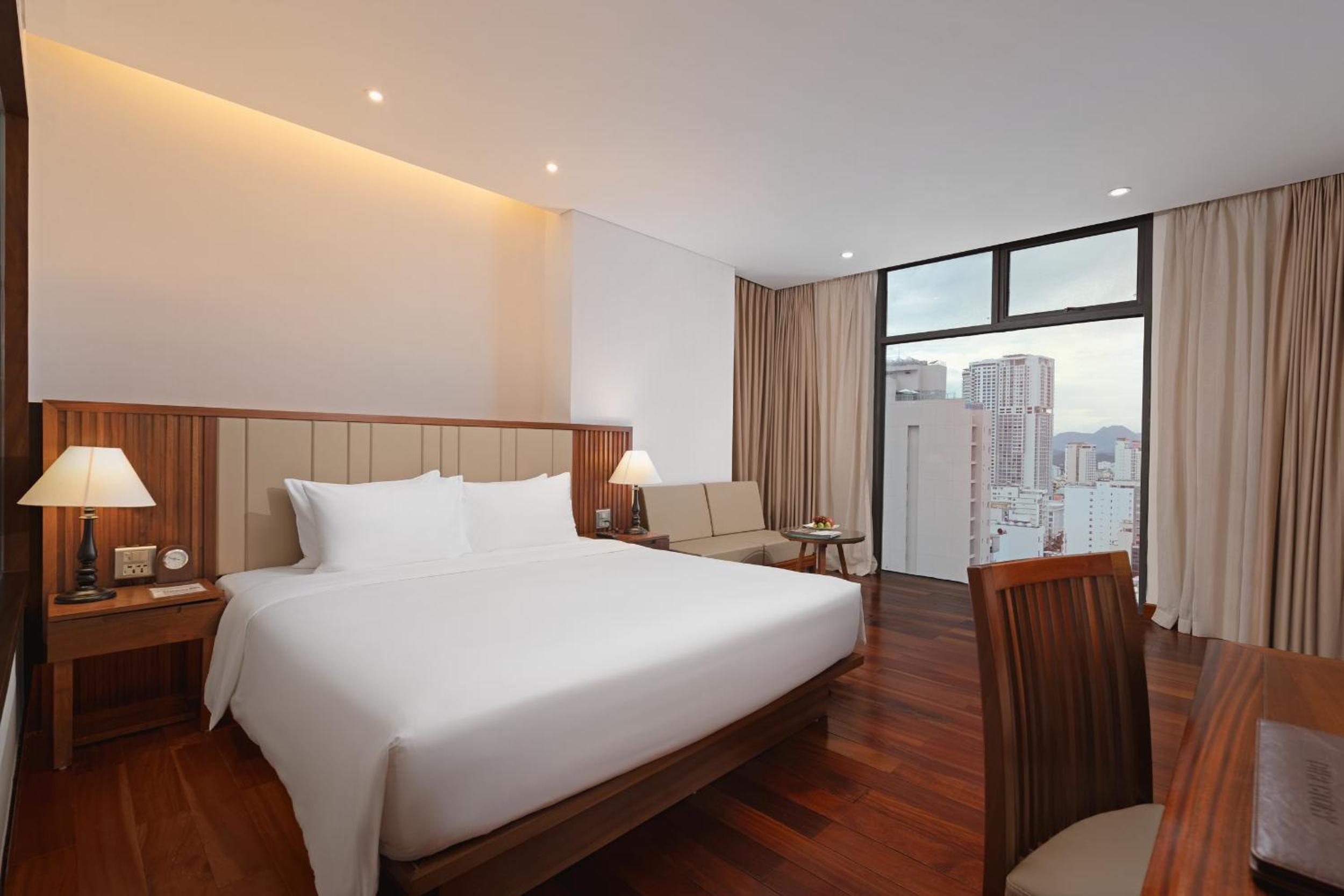 Deluxe Double with Partial Sea View - Photo 1