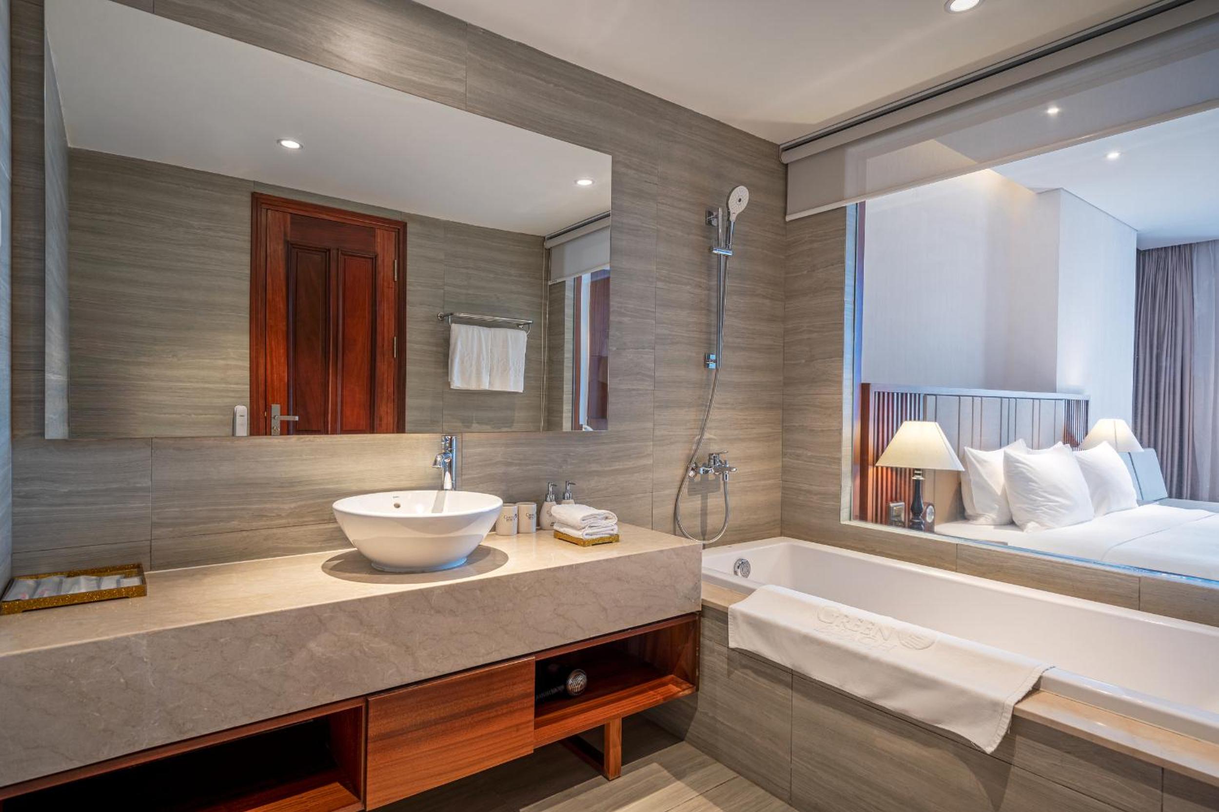 Deluxe Double with Partial Sea View - Photo 5