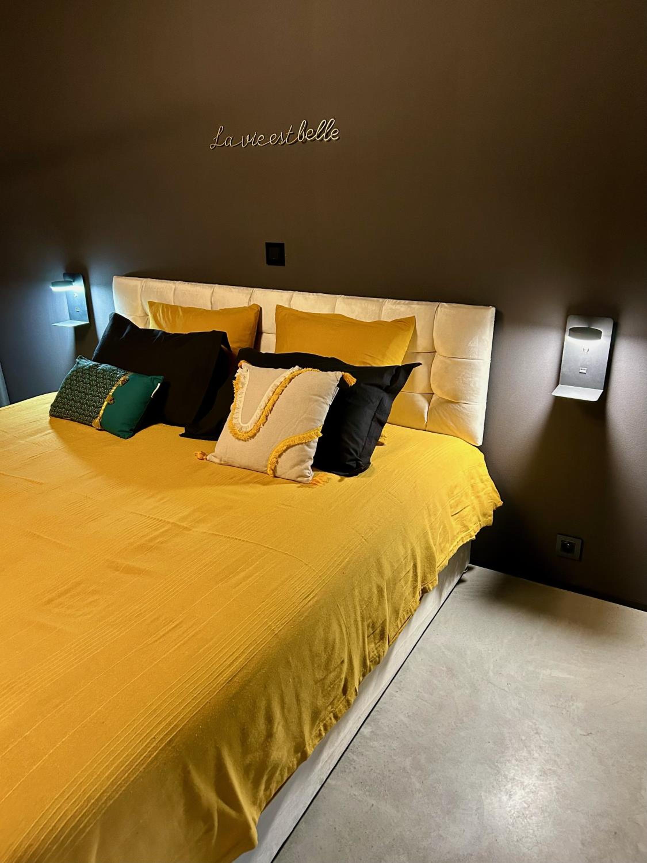 Deluxe King Room photo 1