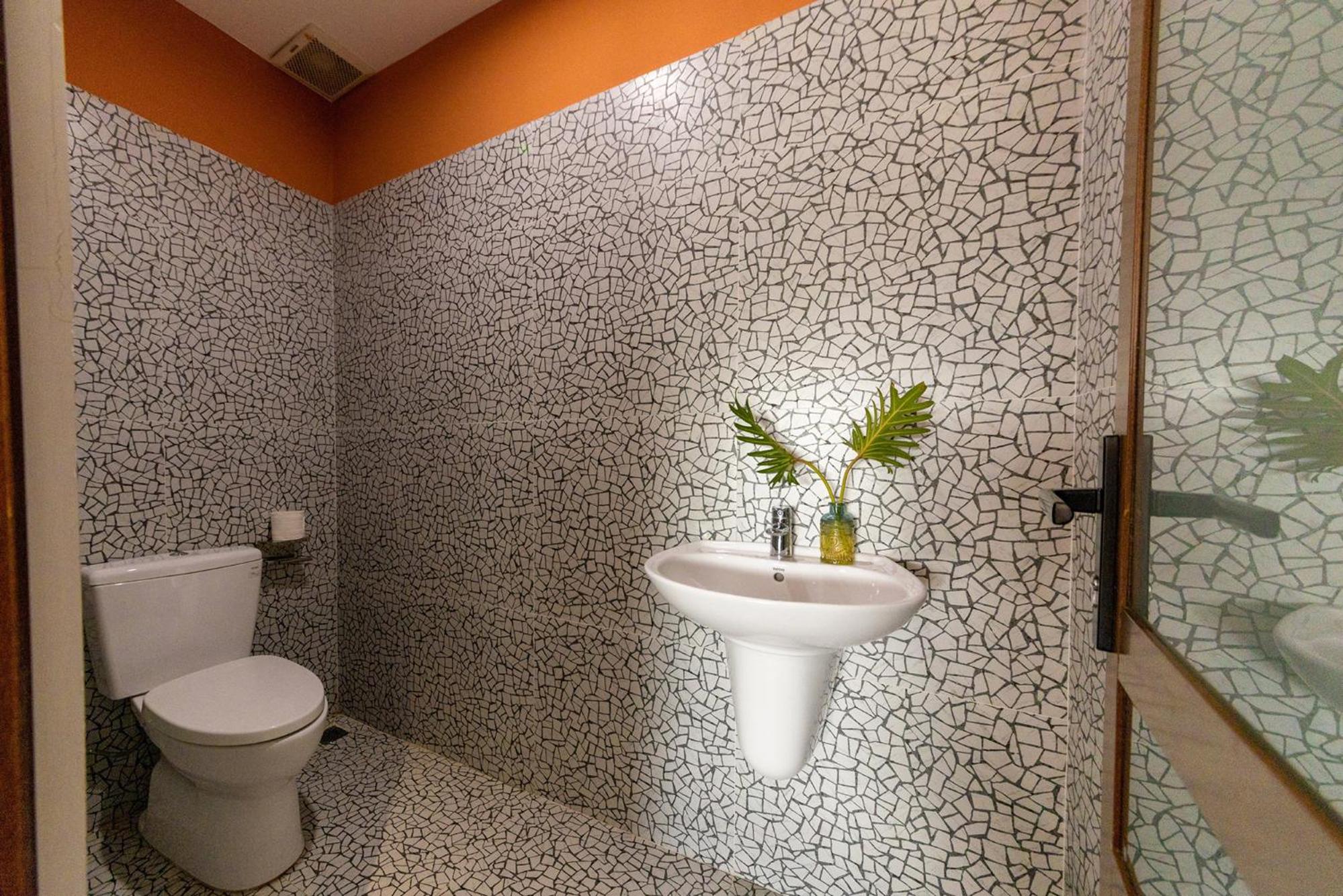 Deluxe Double Room with Bath - Photo 9