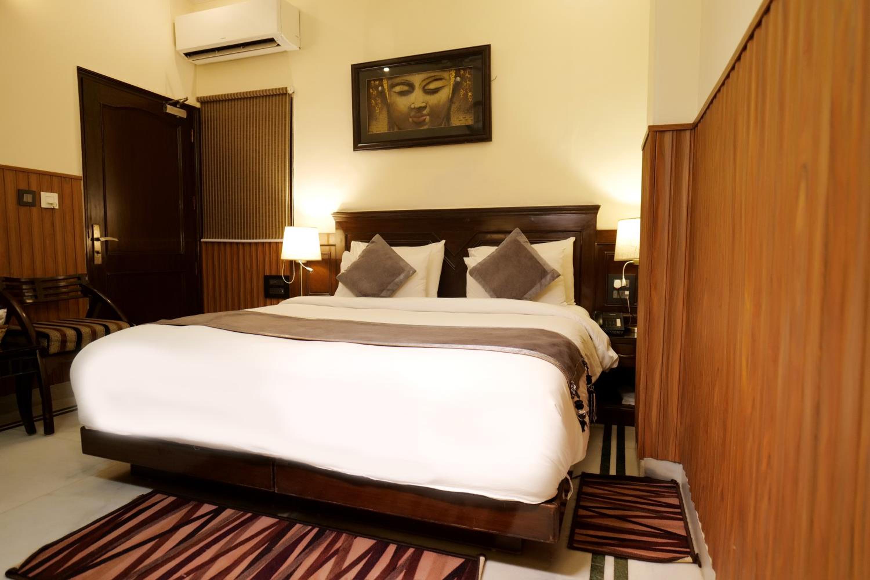 Deluxe Double or Twin Room photo 2