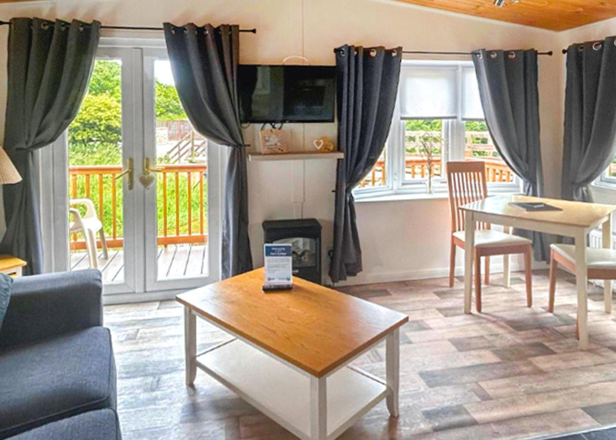 One-Bedroom House photo 1