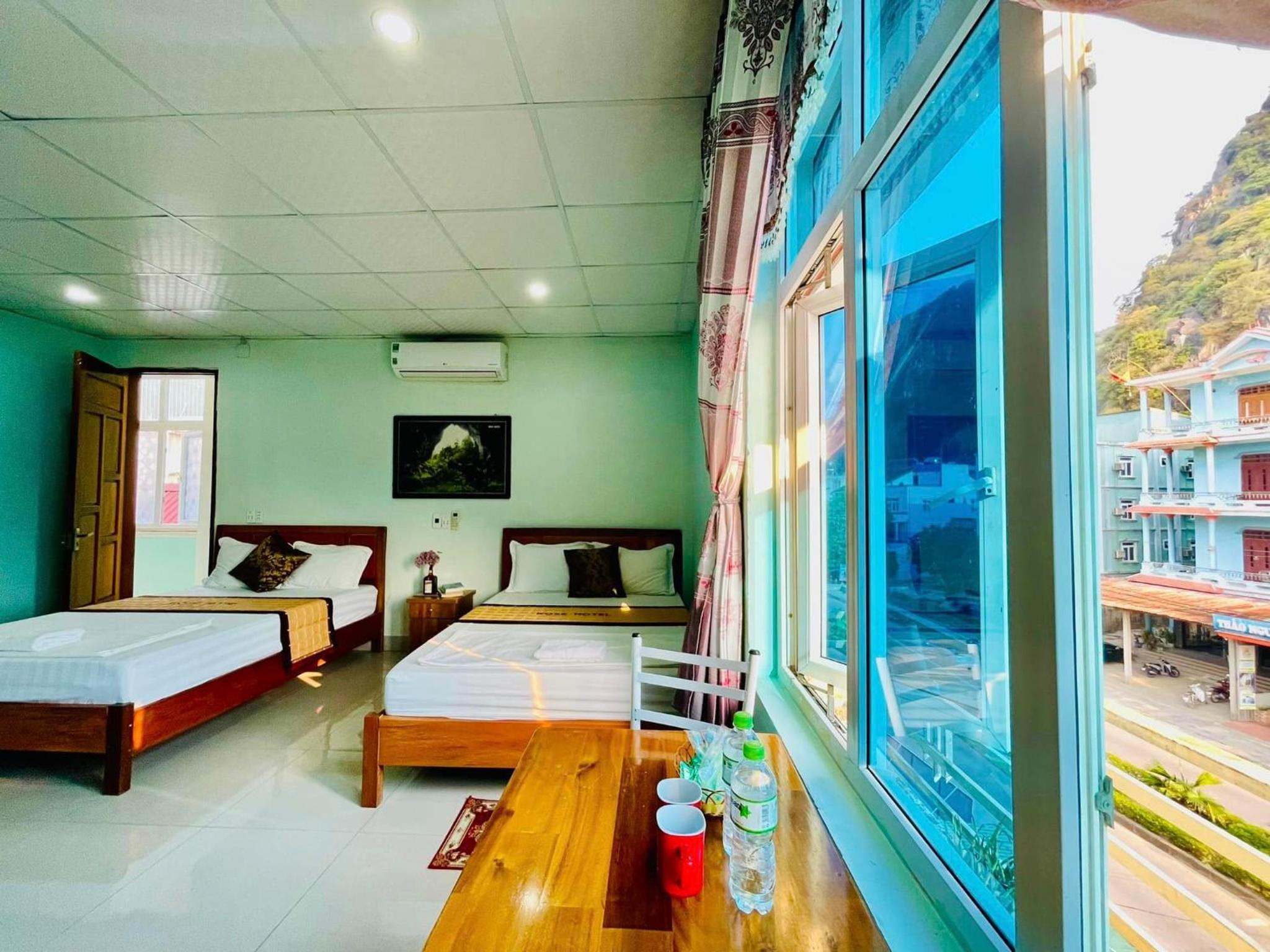 Twin Room with City View photo 2