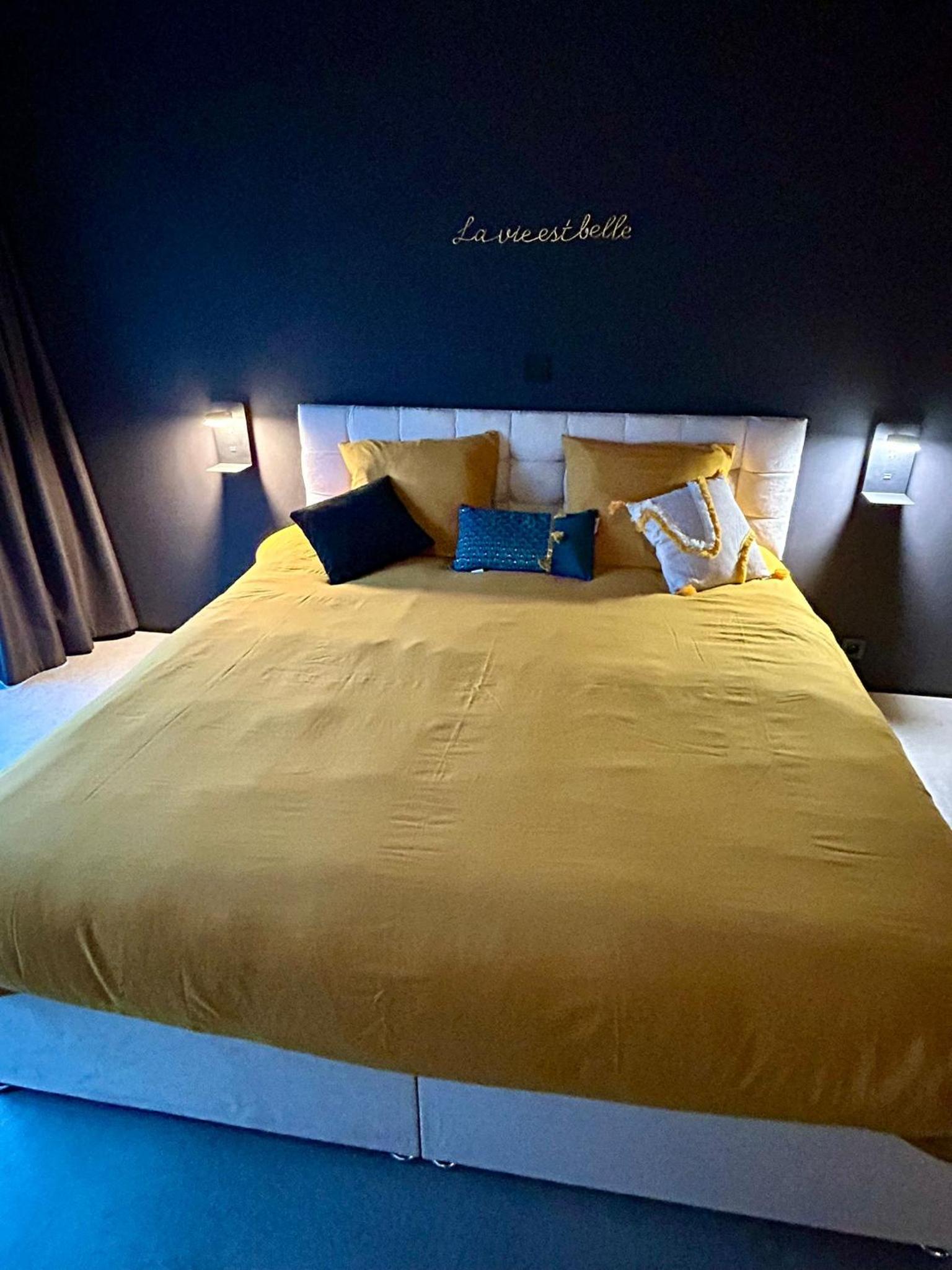 Deluxe King Room photo 2