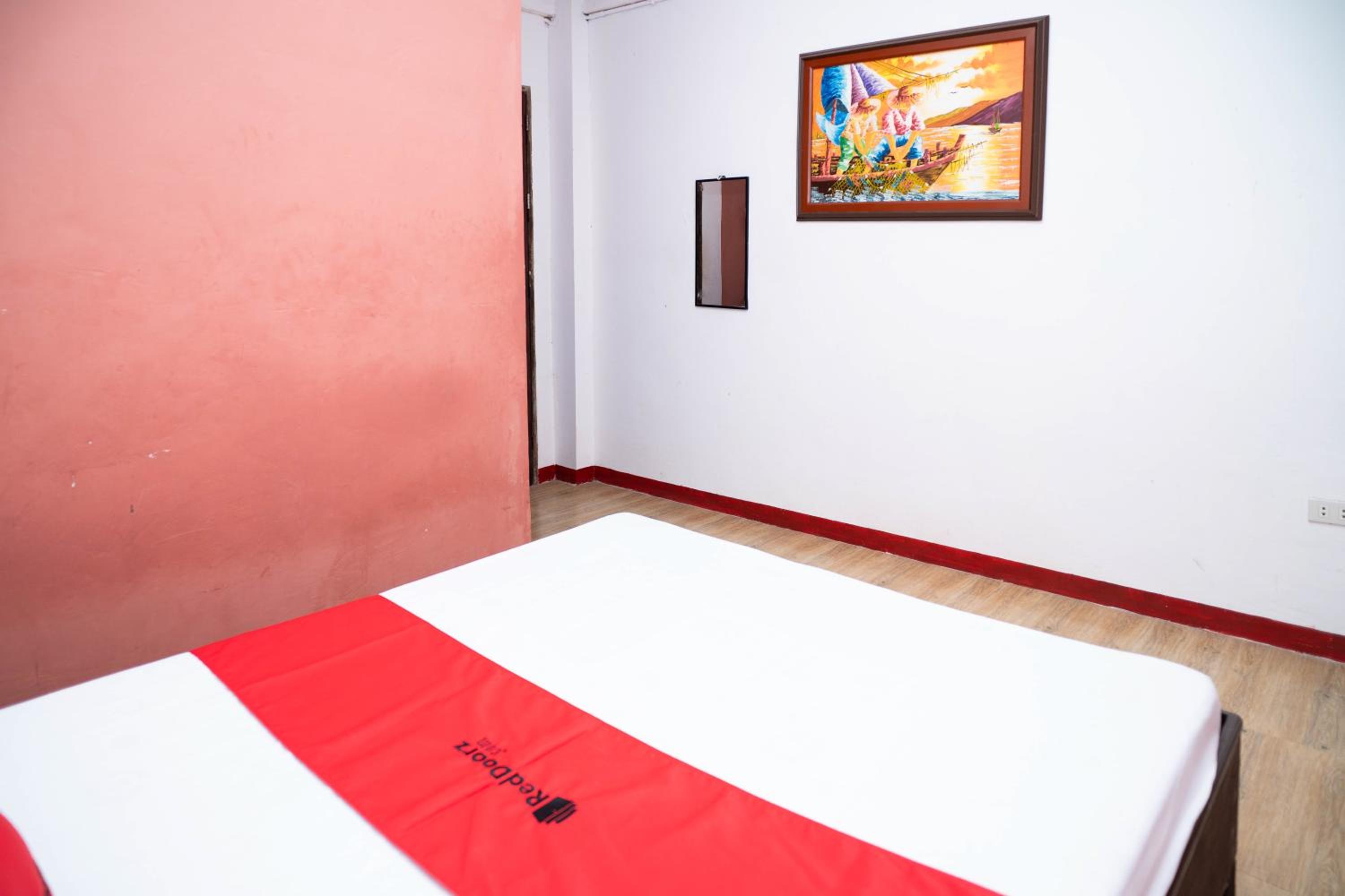 Standard Double Room - Photo 8