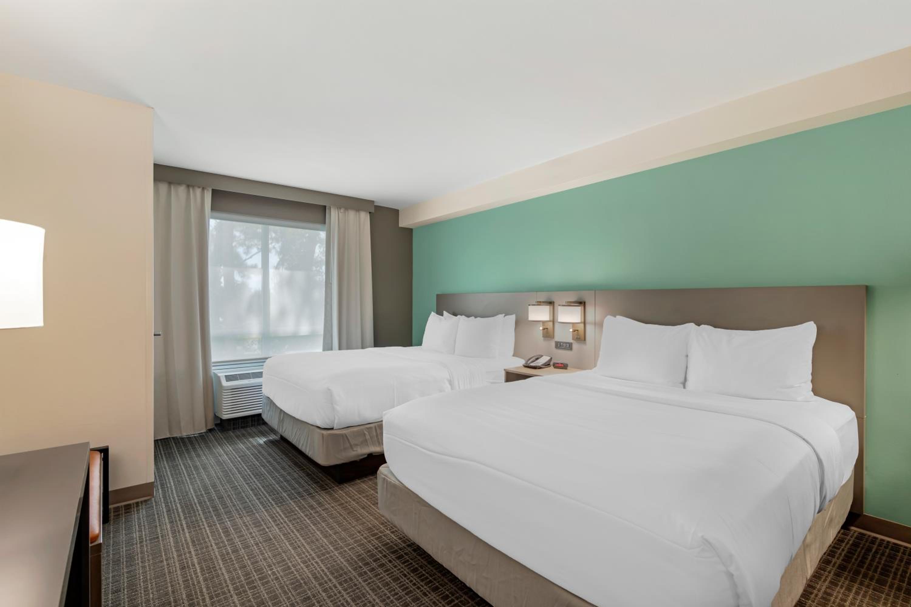 Queen Room with Two Queen Beds - Accessible/Non Smoking - Photo 2