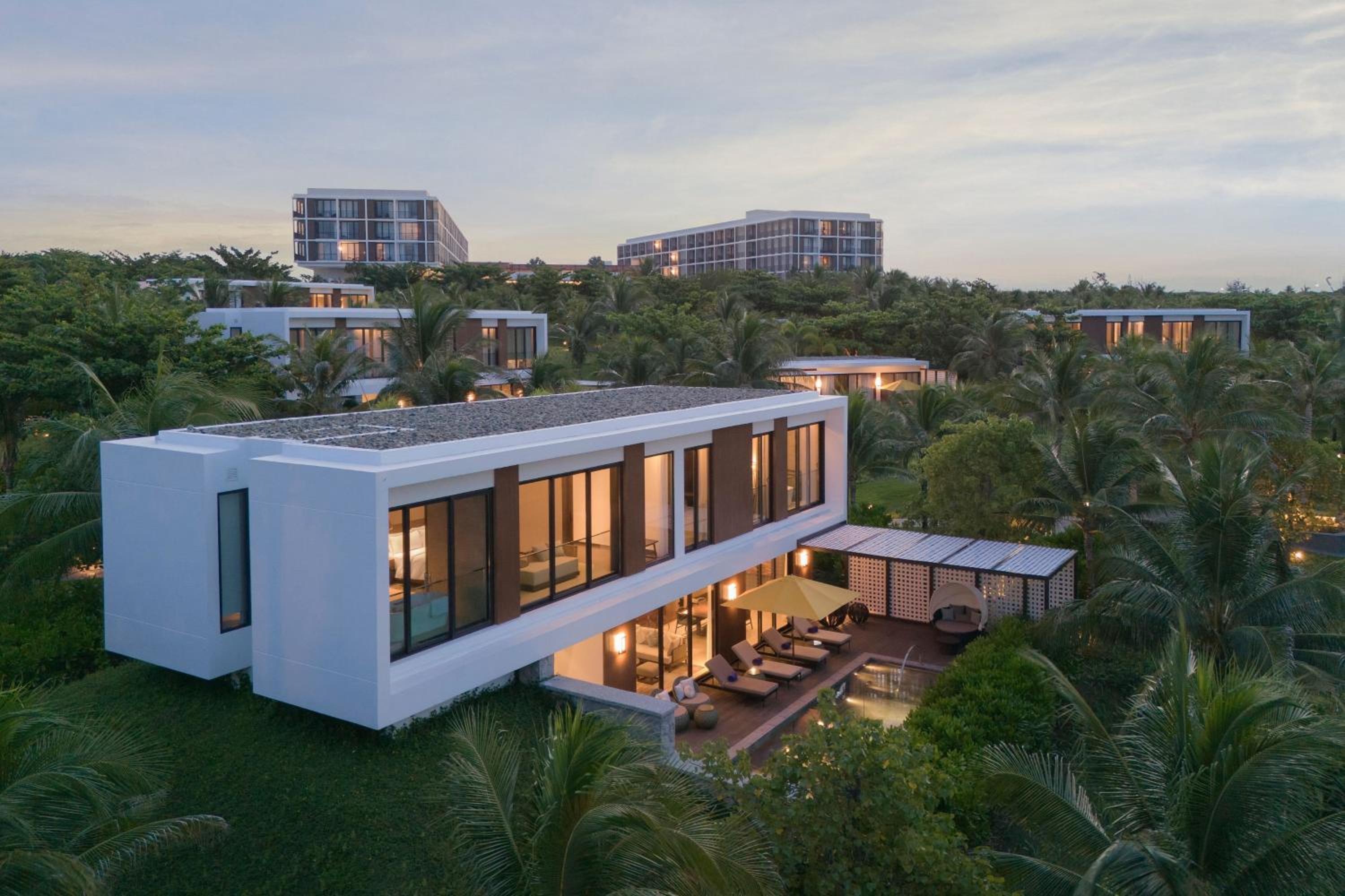 Three-Bedroom Villa with Private Pool and Sea View - Photo 12