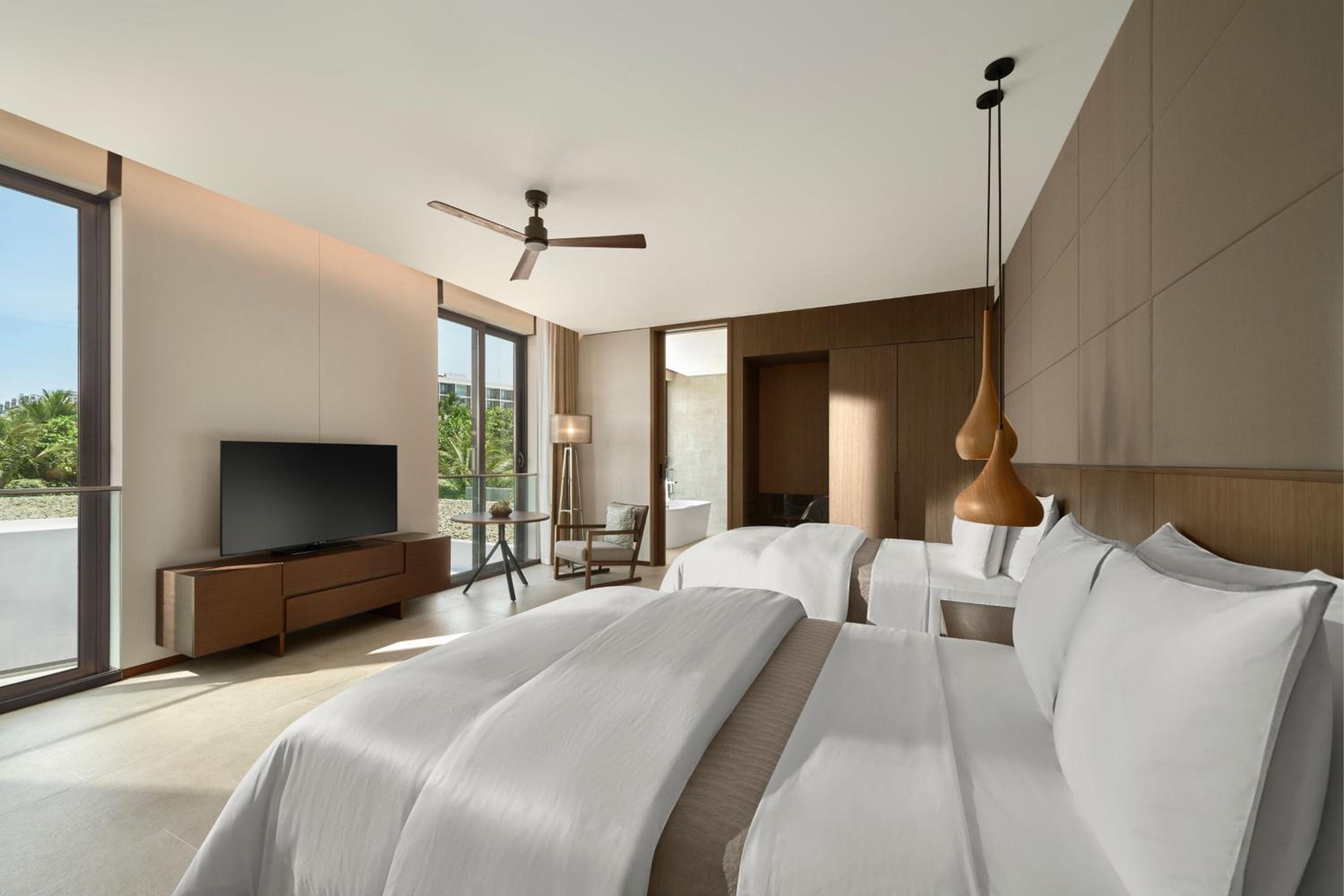 Three-Bedroom Villa with Private Pool and Sea View - Photo 11
