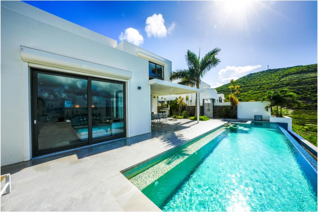 Three-Bedroom Villa photo 1