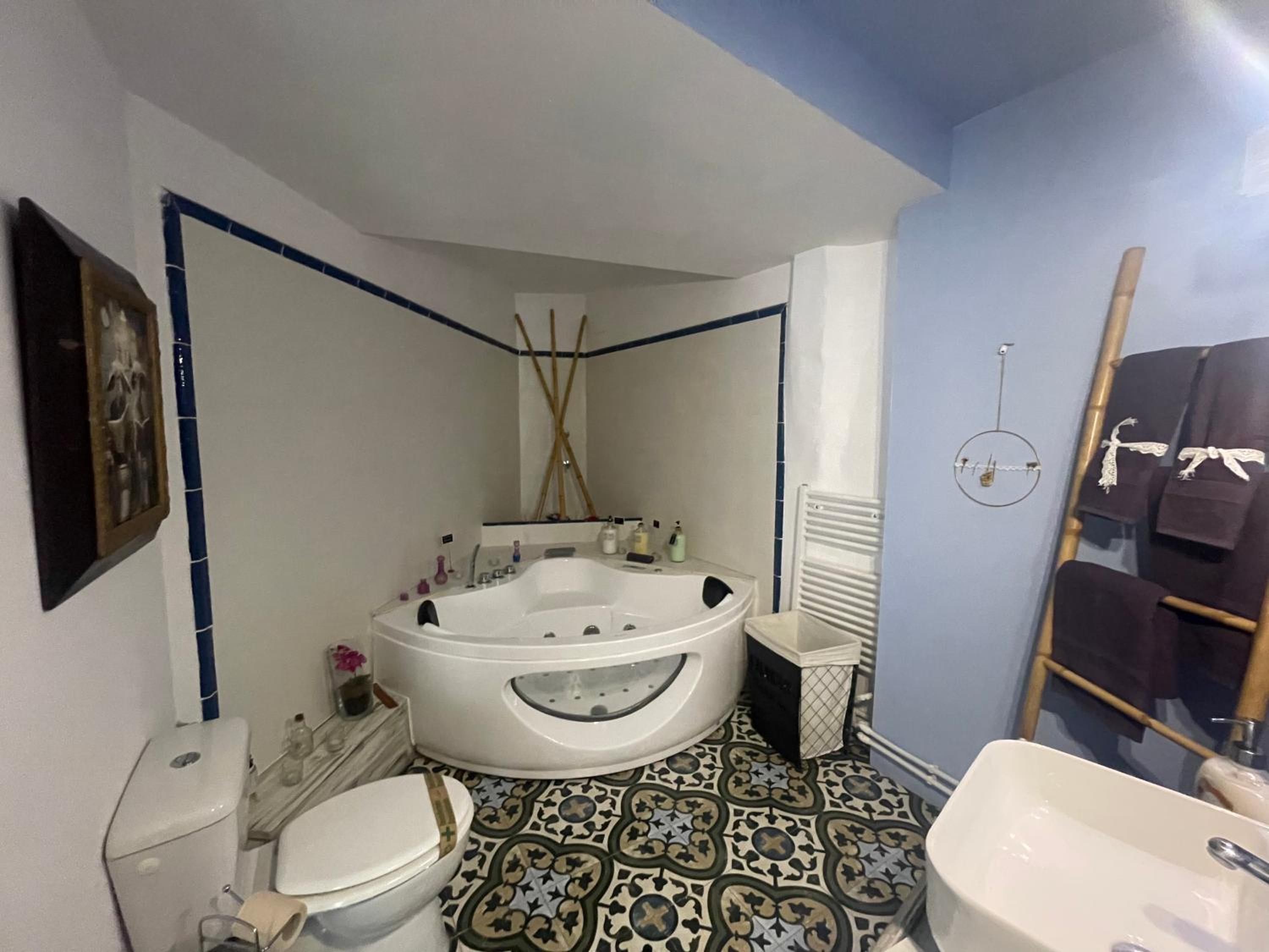 Two-Bedroom Apartment - Photo 17