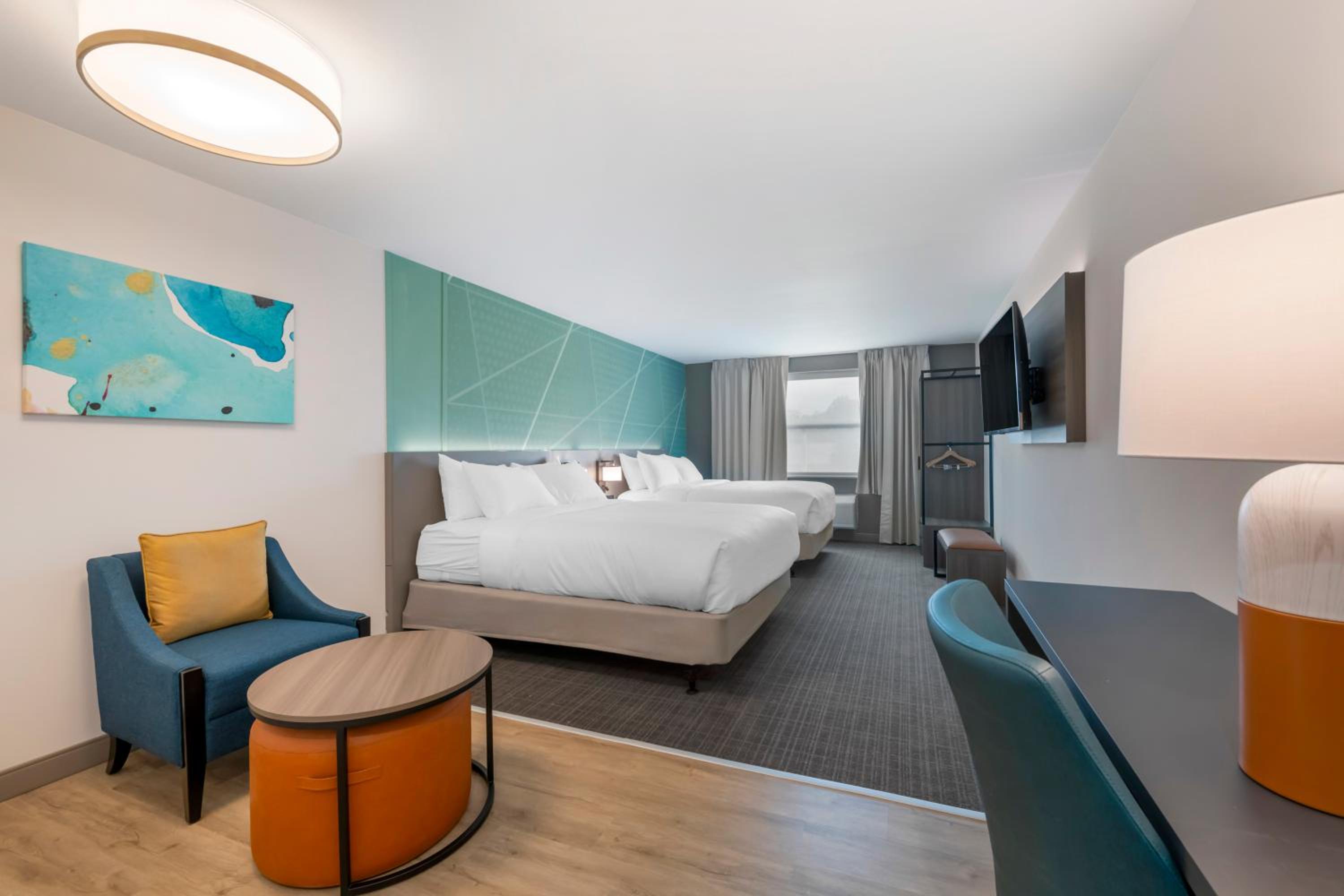Queen Suite with Two Queen Beds - Disability Access/Non-smoking - Photo 3