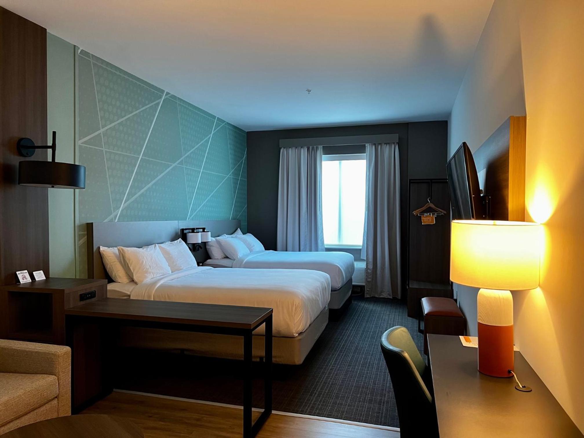 Queen Suite with Two Queen Beds - Non-Smoking - Photo 1