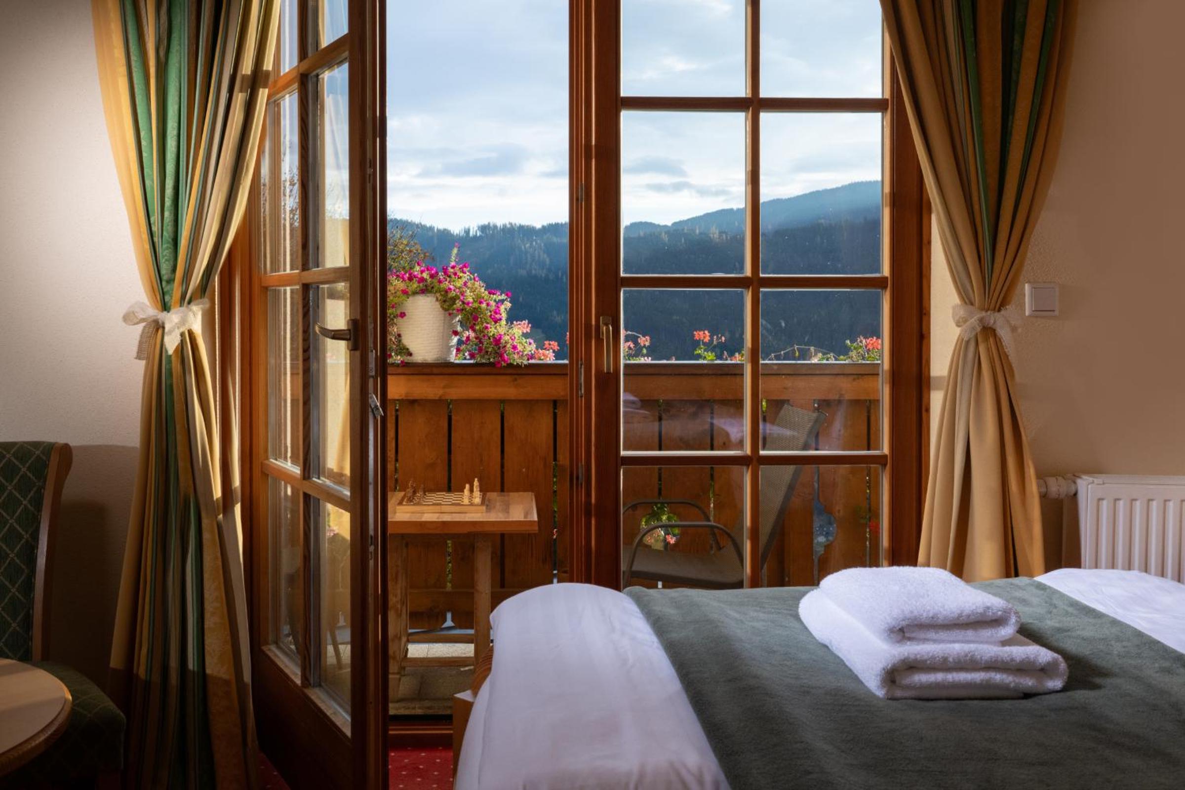 Double Room with Mountain View - Photo 2