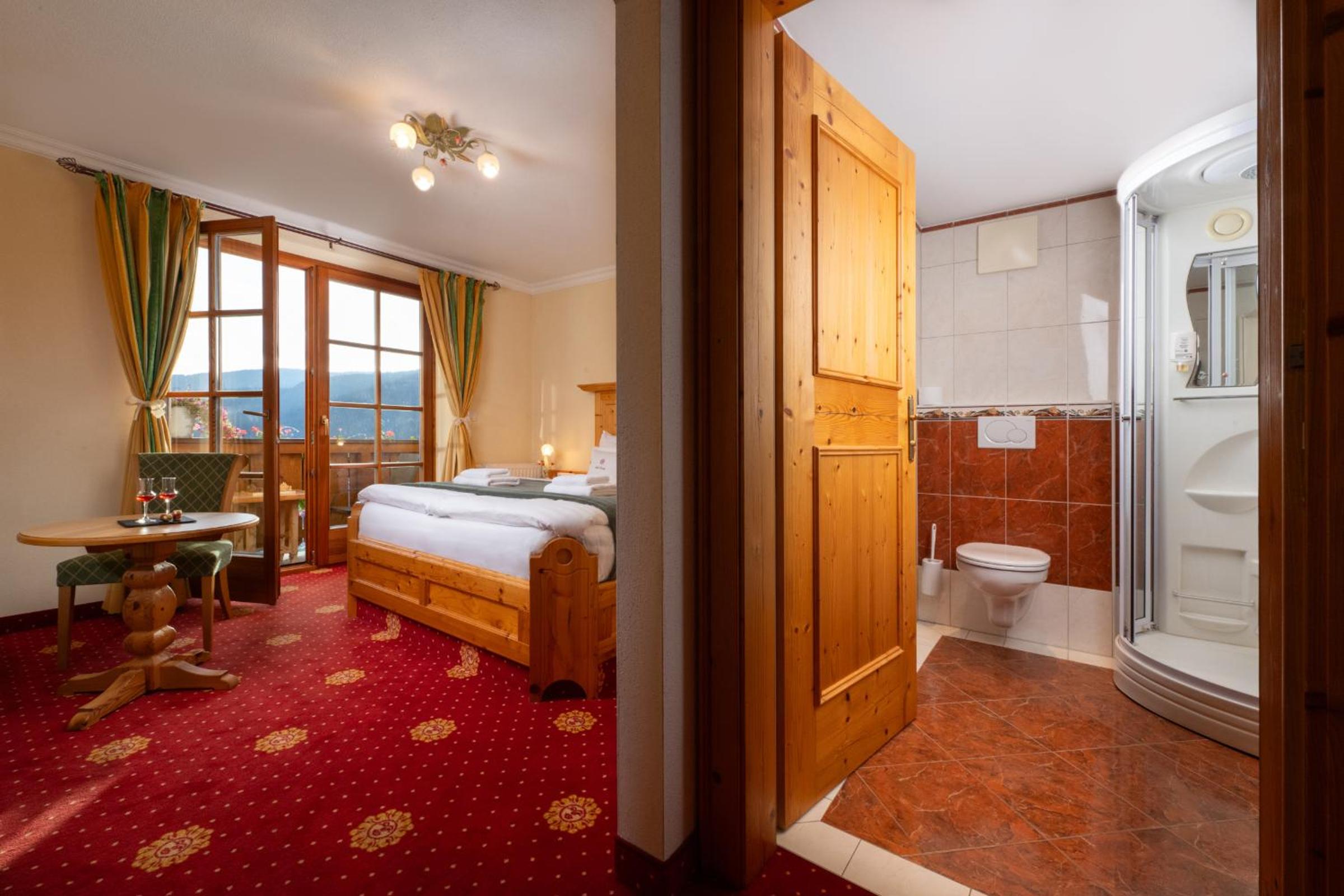 Double Room with Mountain View - Photo 3