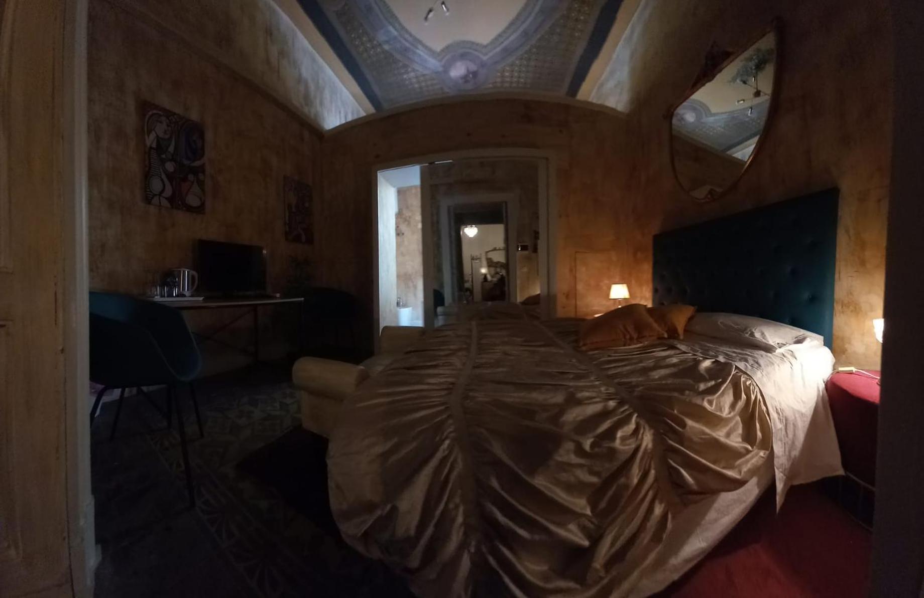Superior King Room