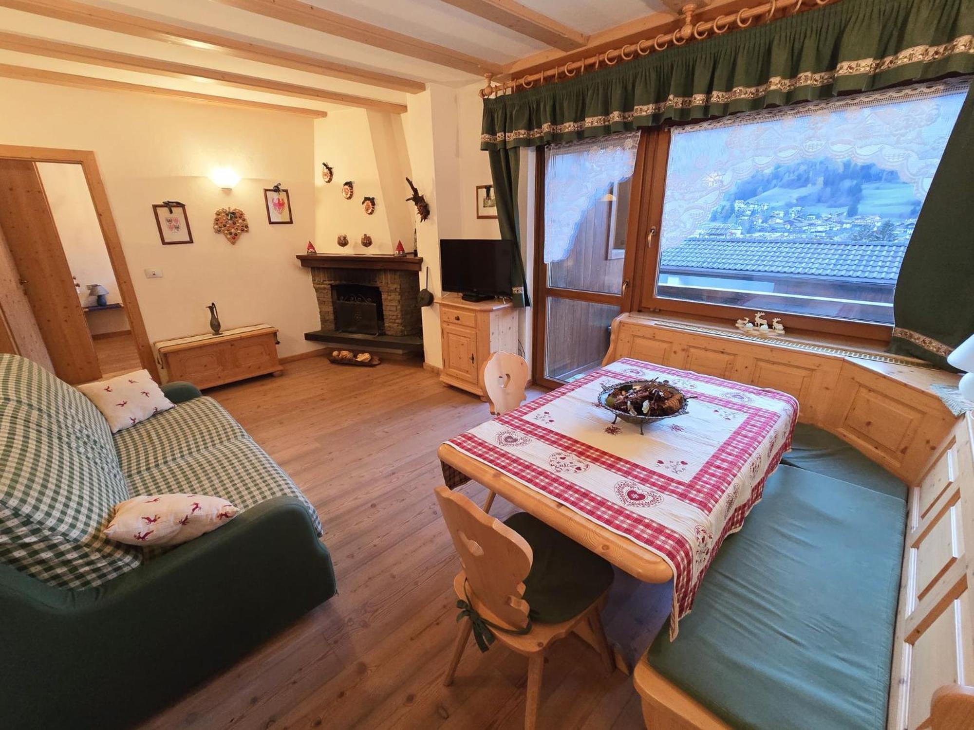 Two-Bedroom Deluxe Apartment with Balcony
