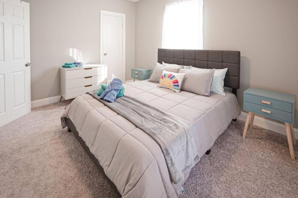 One-Bedroom Apartment photo 2