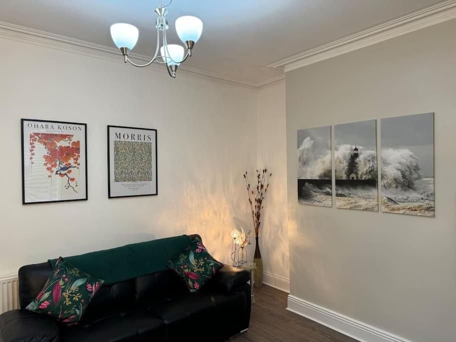 Three-Bedroom House photo 3