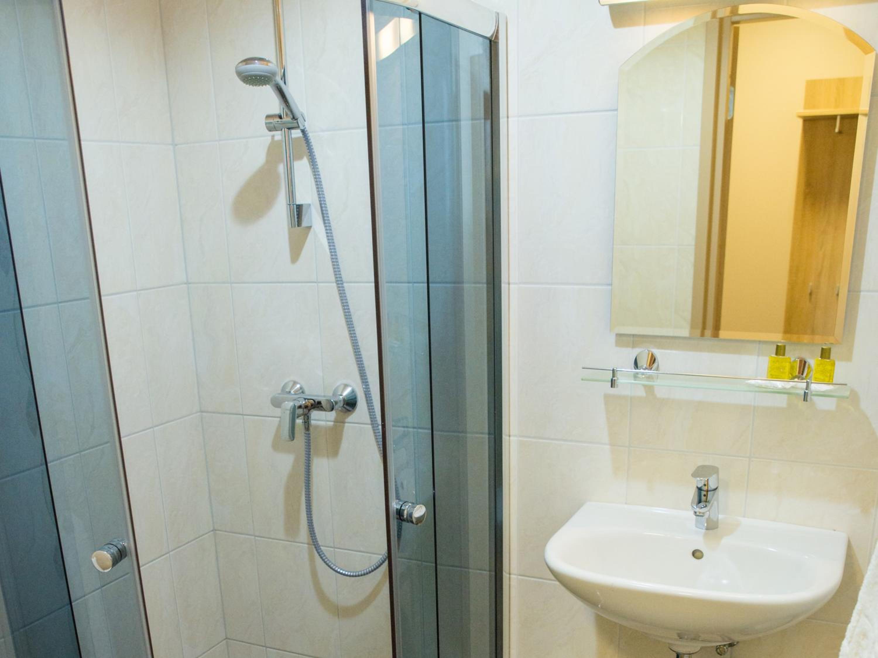 Standard Triple Room - Photo 12
