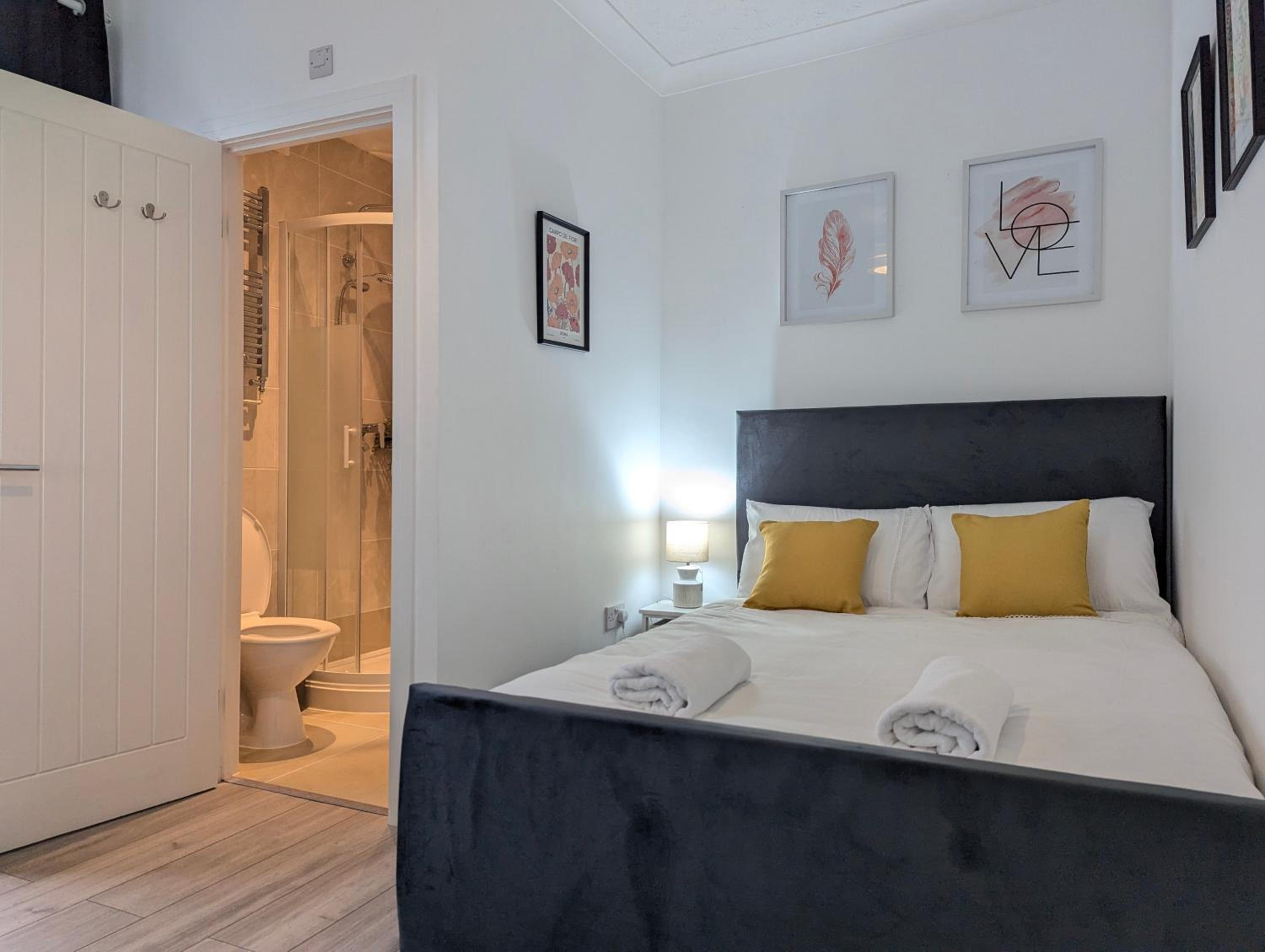 Deluxe Queen Room