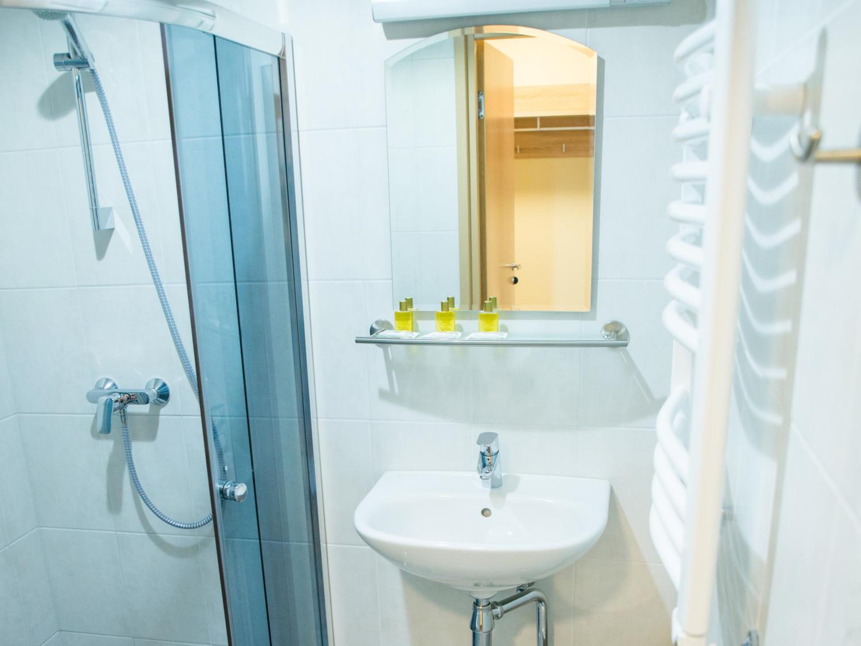 Standard Triple Room - Photo 5