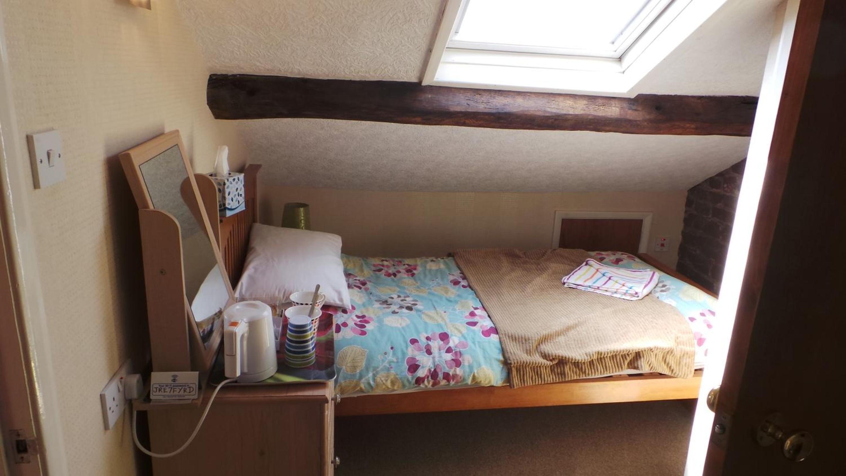 Twin Room with Shower