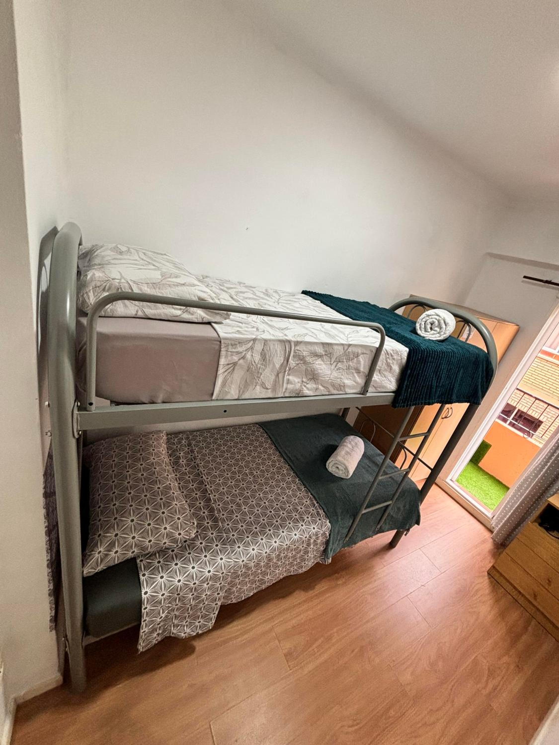 Apartamento de dos habitaciones con balcón