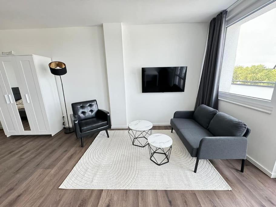 One-Bedroom Apartment photo 1
