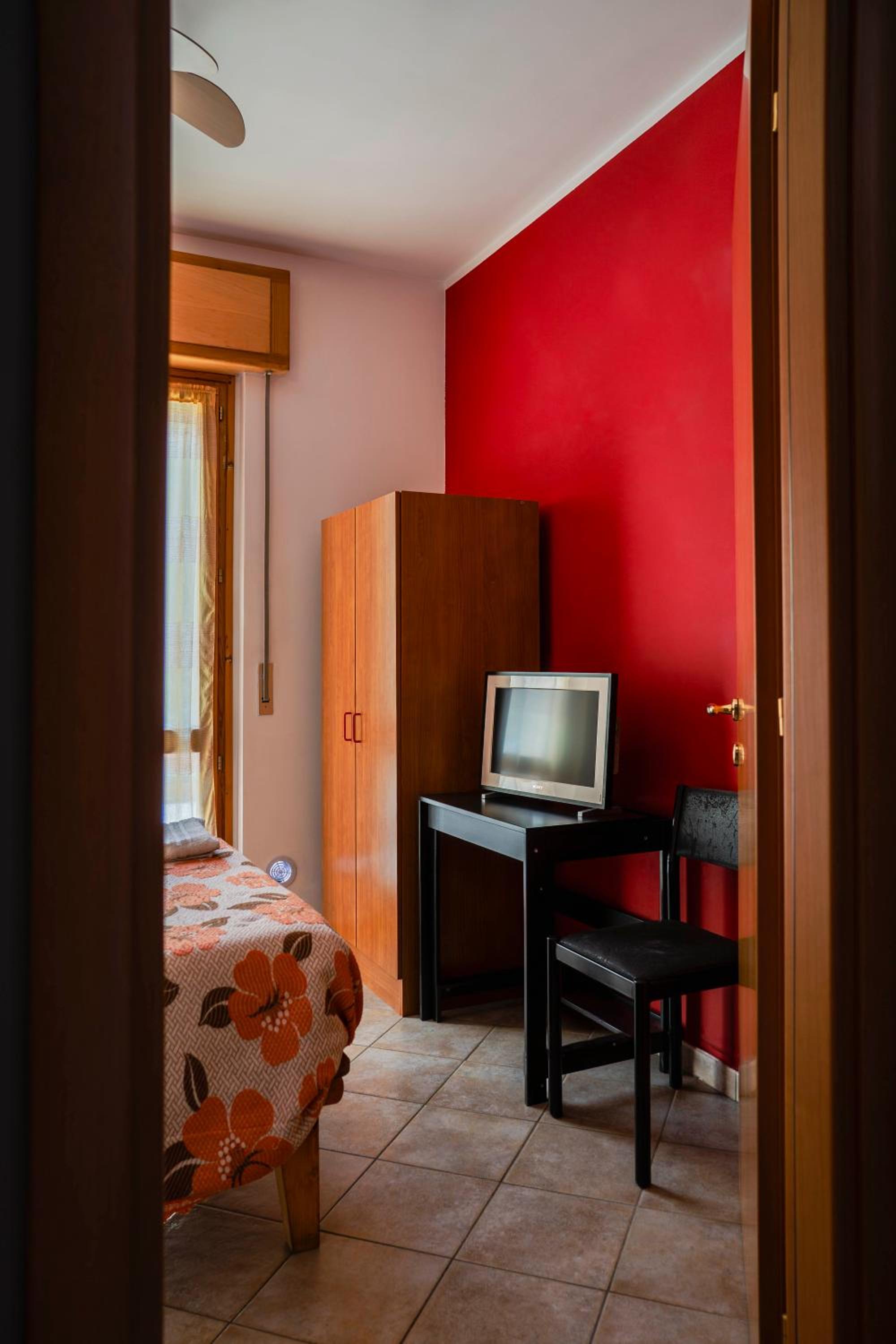 Single Room with Shared Toilet photo 1