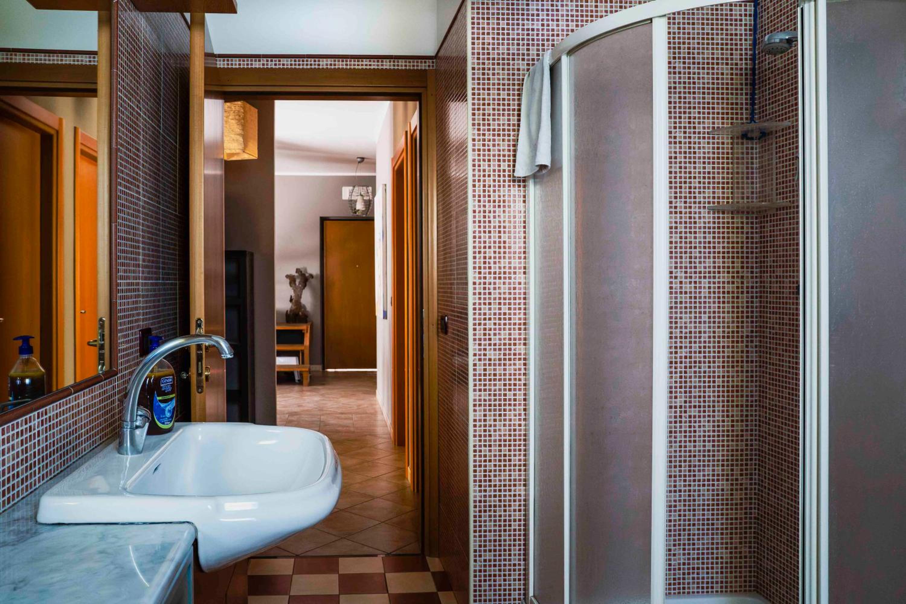 Single Room with Shared Toilet photo 2