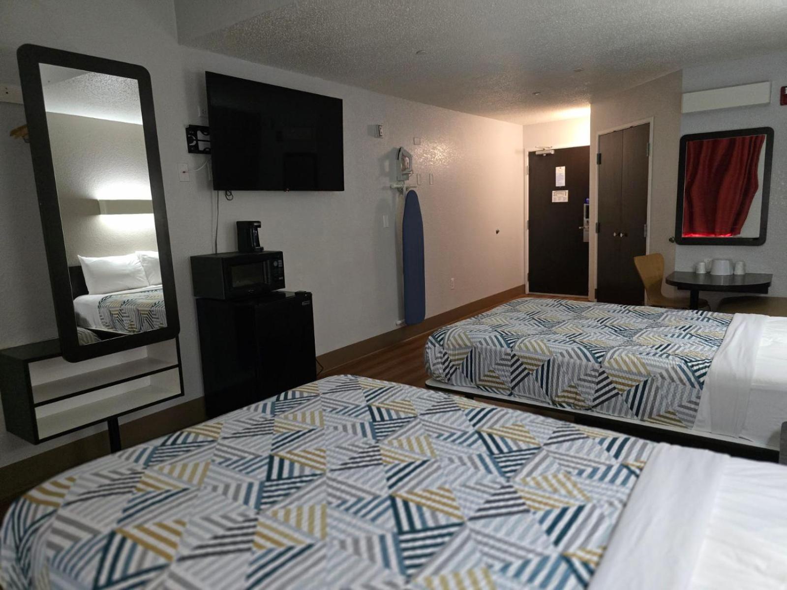 2 Full Beds | Premium, Micfridge