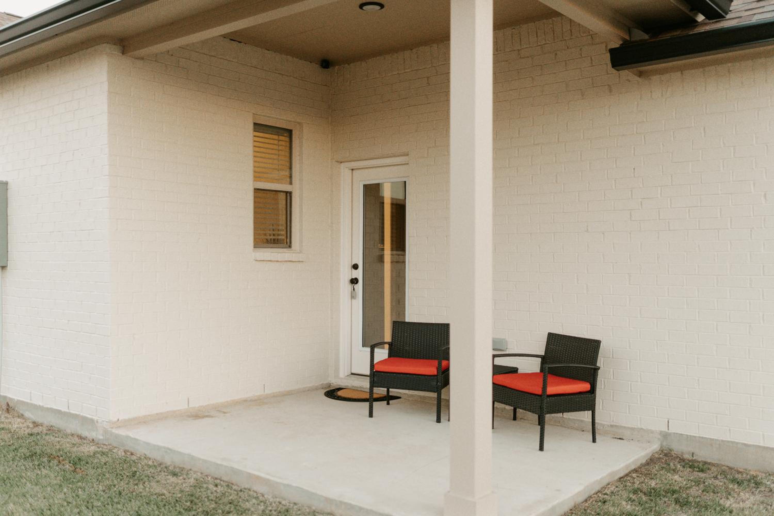 Three-Bedroom House photo 3