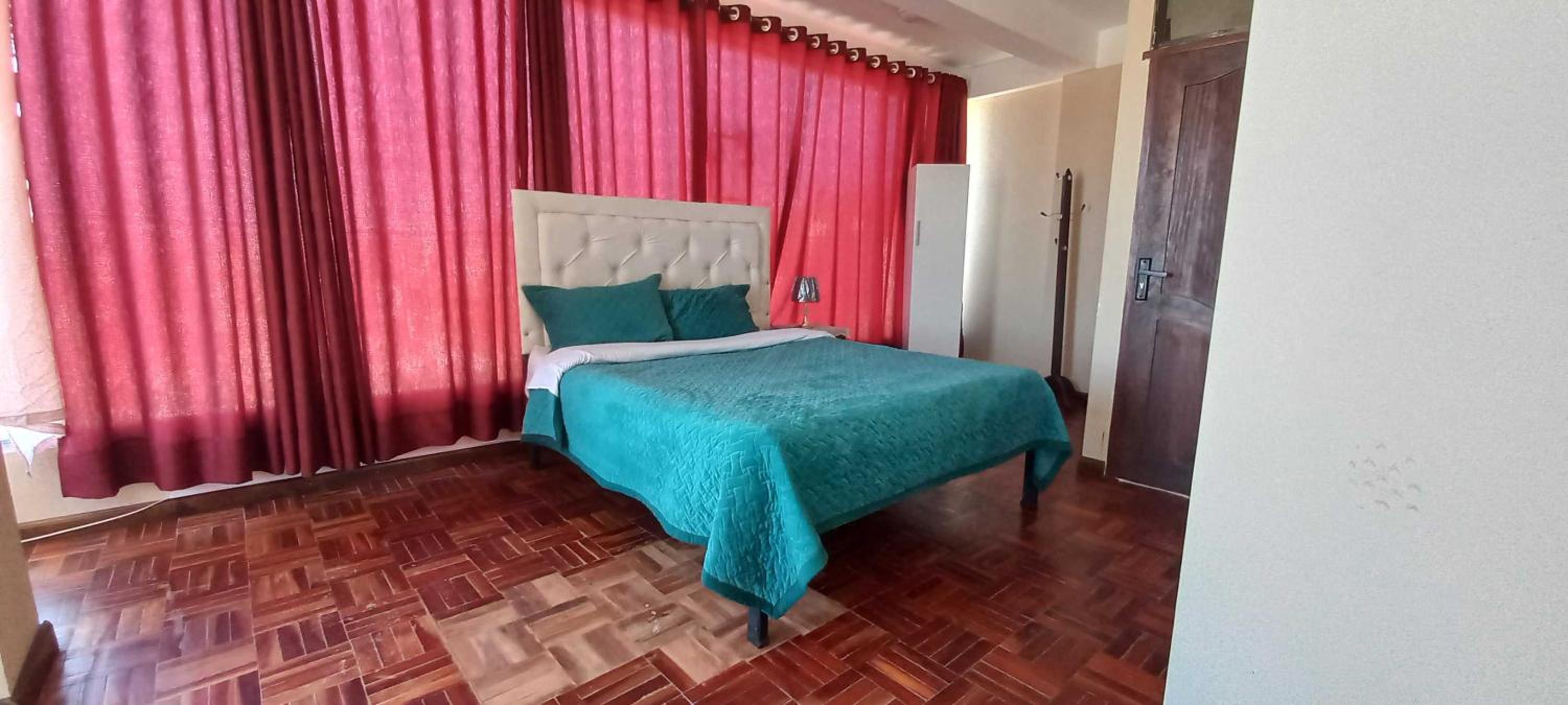 Deluxe Queen Room