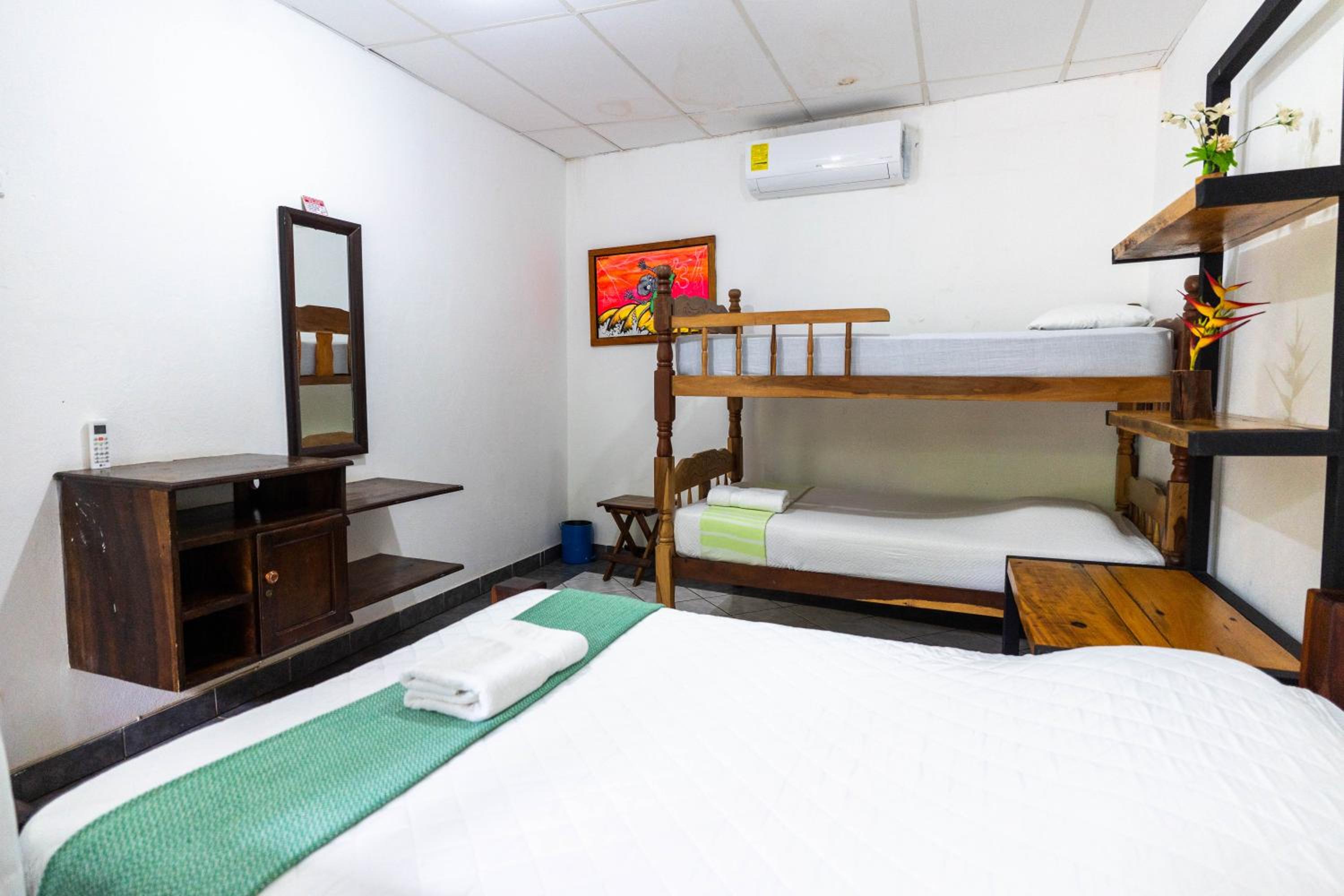 Basic Triple Room with Shared Bathroom photo 3