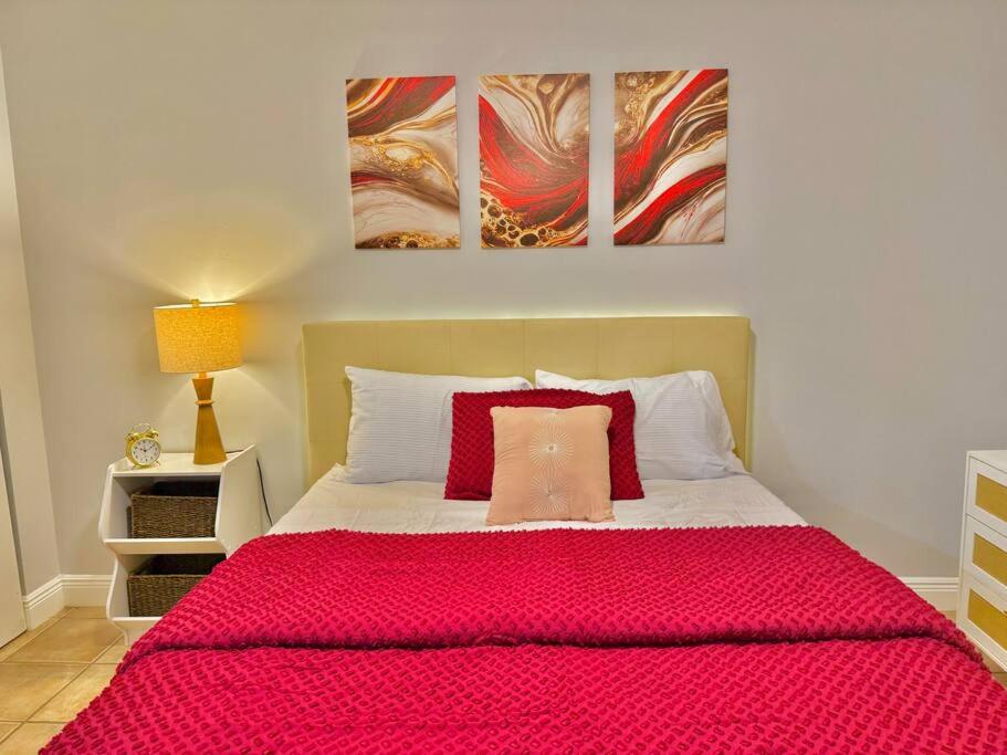 Five-Bedroom House photo 1